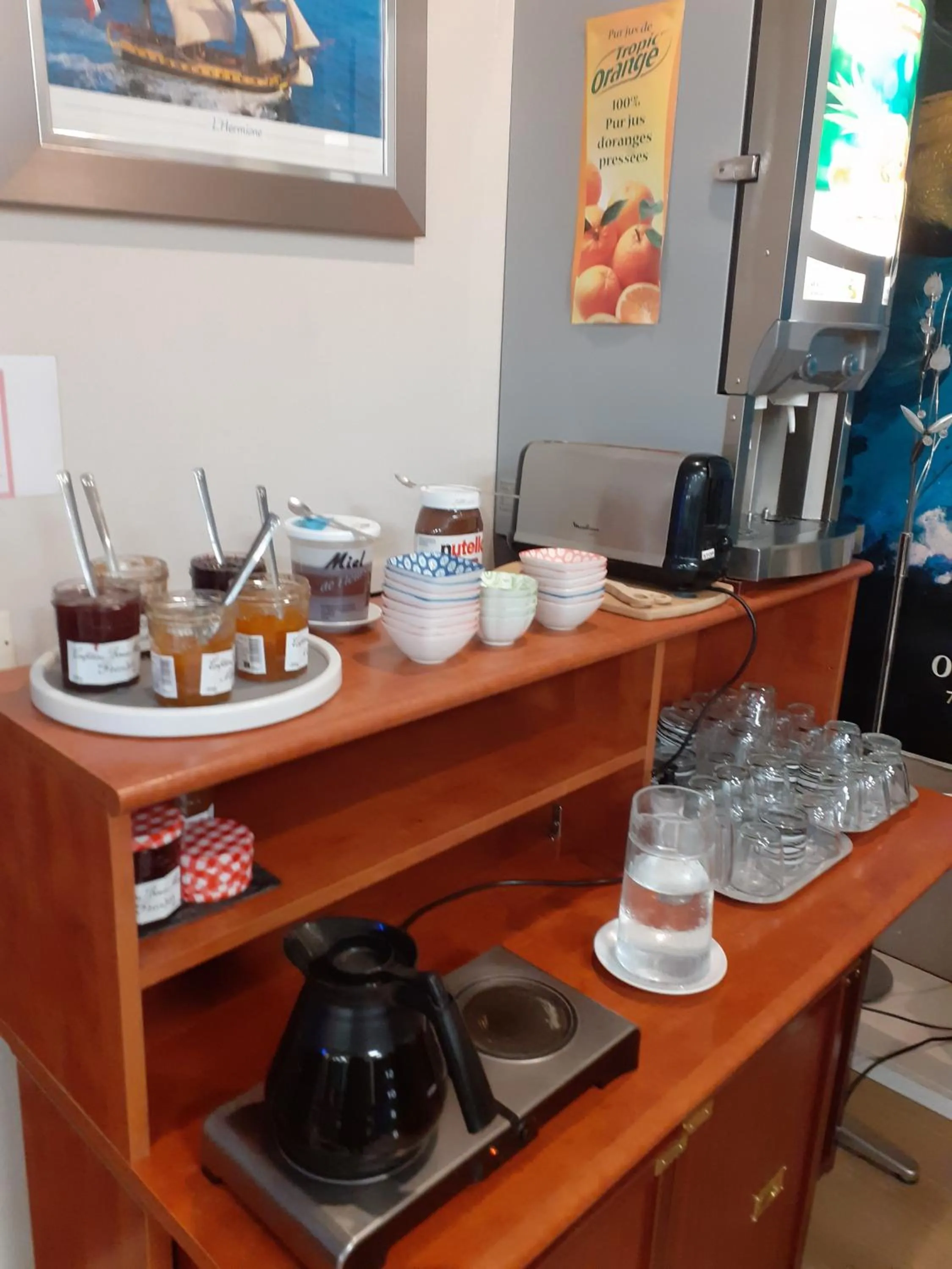 Breakfast in Hôtel Les Gens de Mer La Rochelle