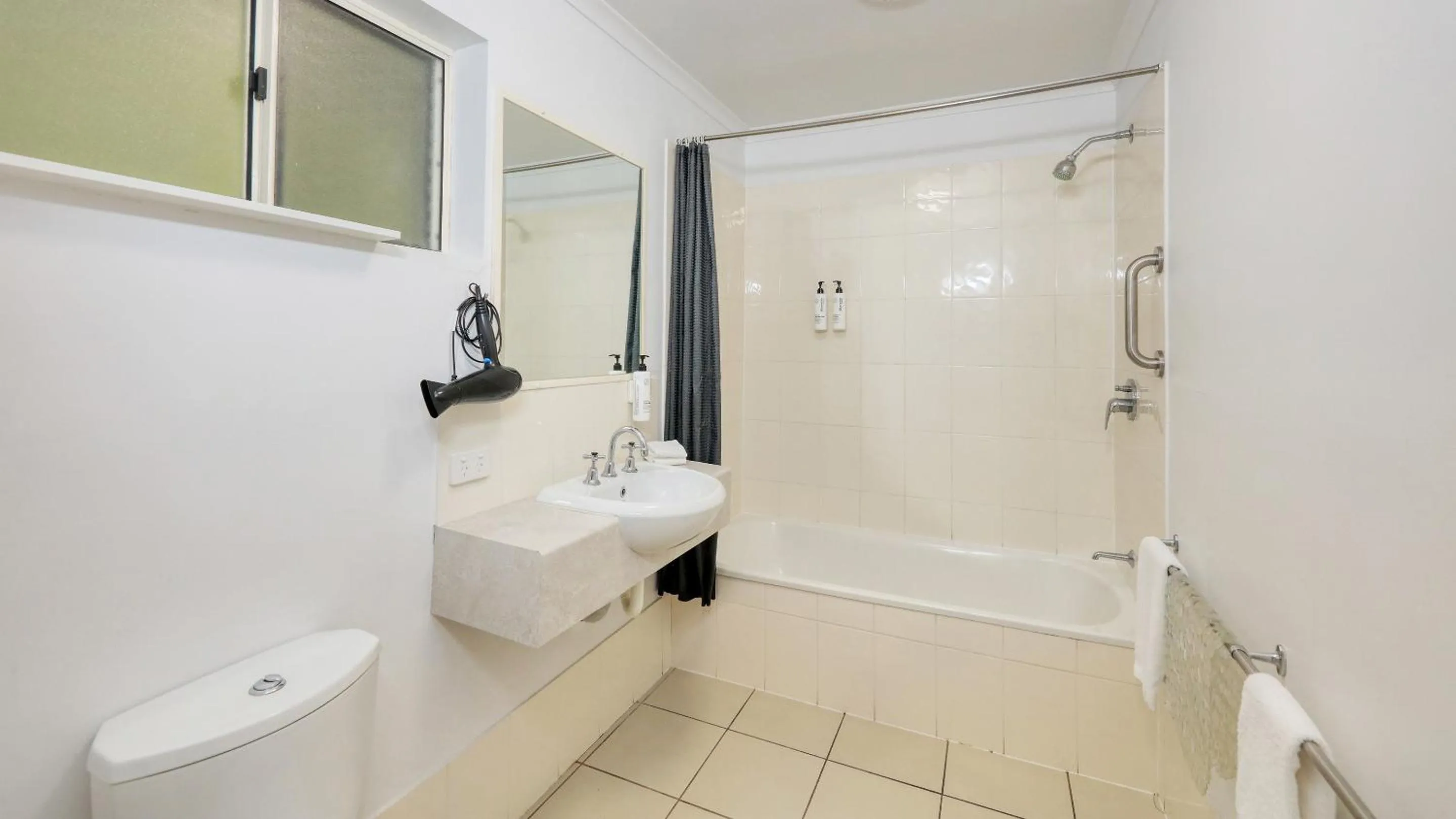 Toilet in Best Western Caboolture Gateway Motel