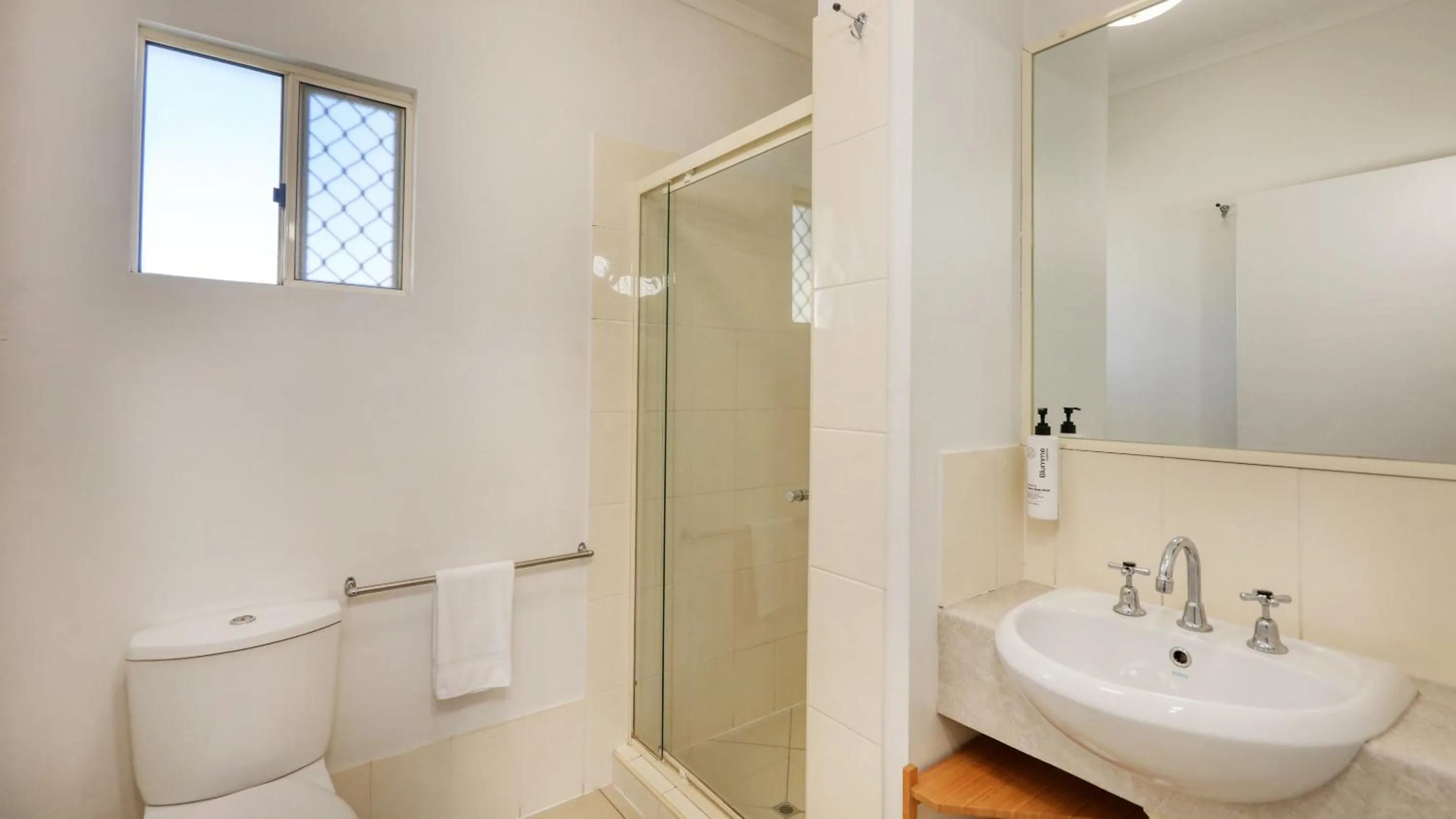 Shower in Best Western Caboolture Gateway Motel