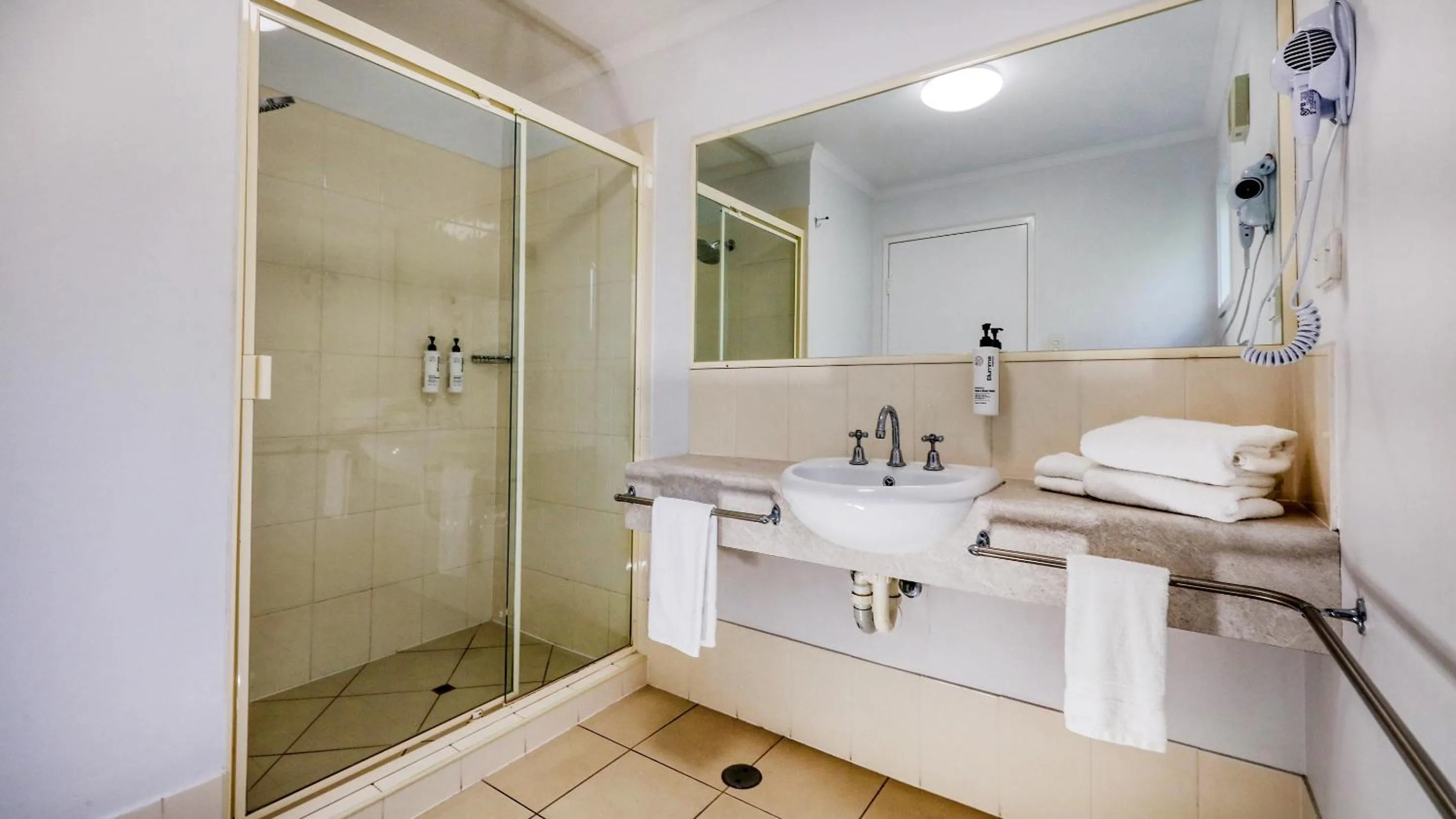 Shower in Best Western Caboolture Gateway Motel