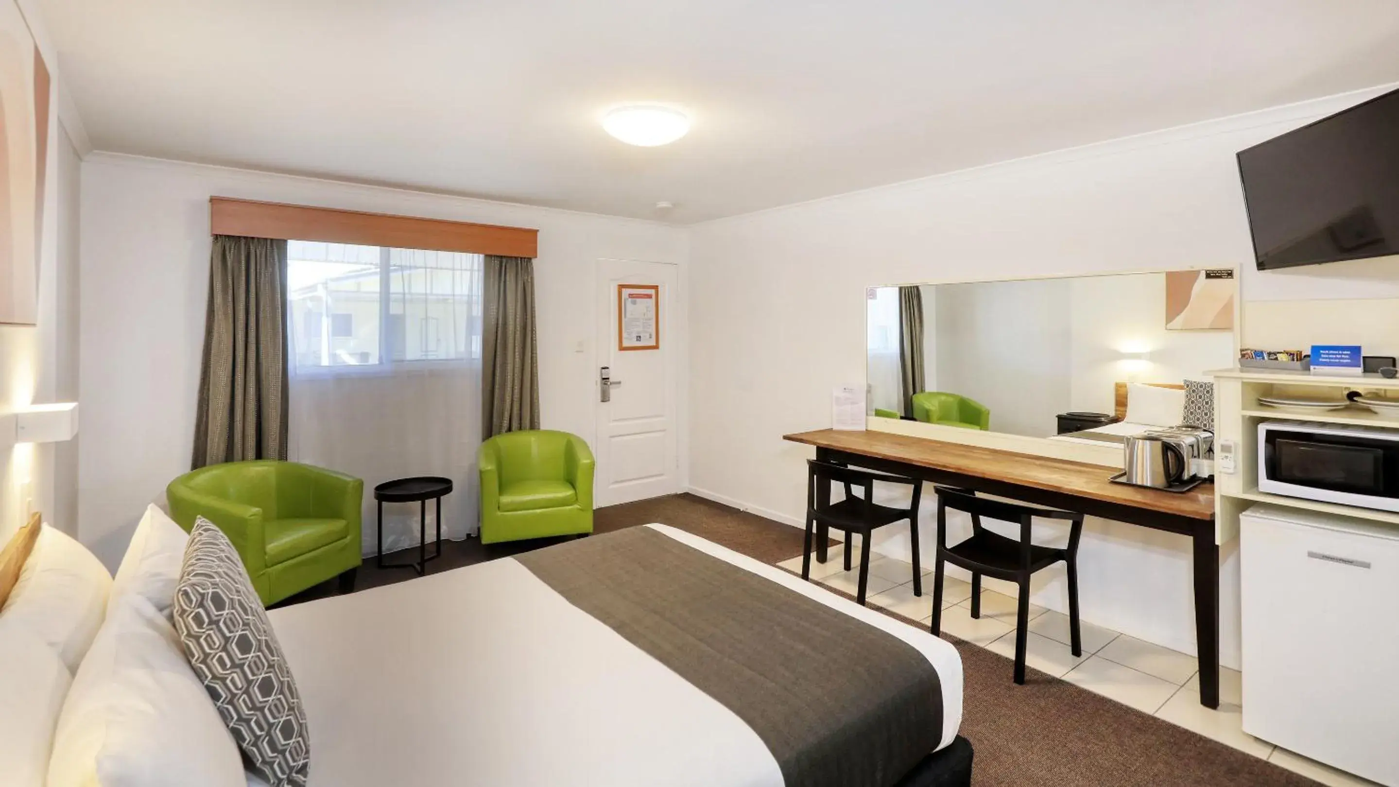 Deluxe Queen Room in Best Western Caboolture Gateway Motel Deluxe Queen Room in Best Western Caboolture Gateway Motel