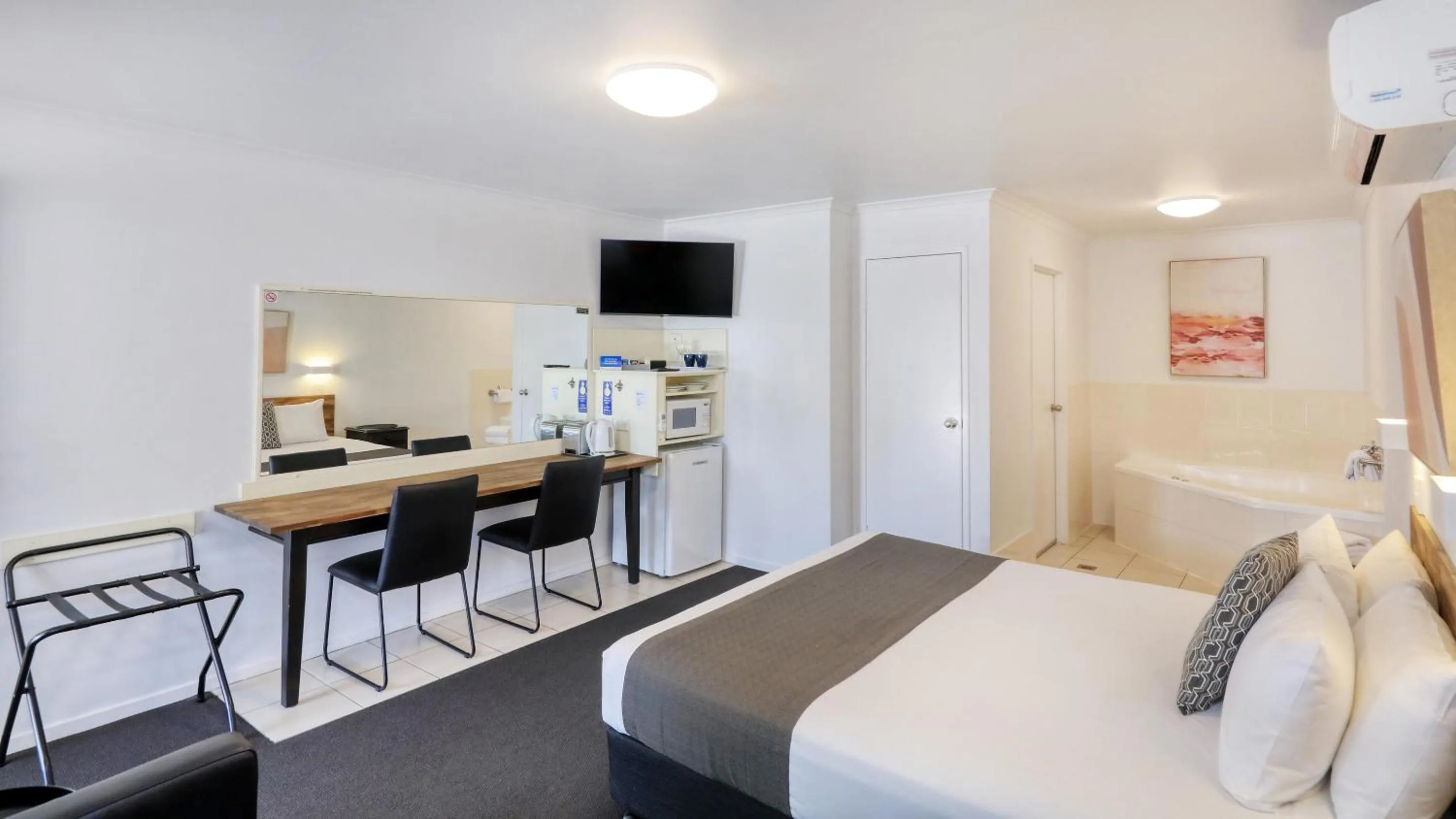 Bed in Best Western Caboolture Gateway Motel