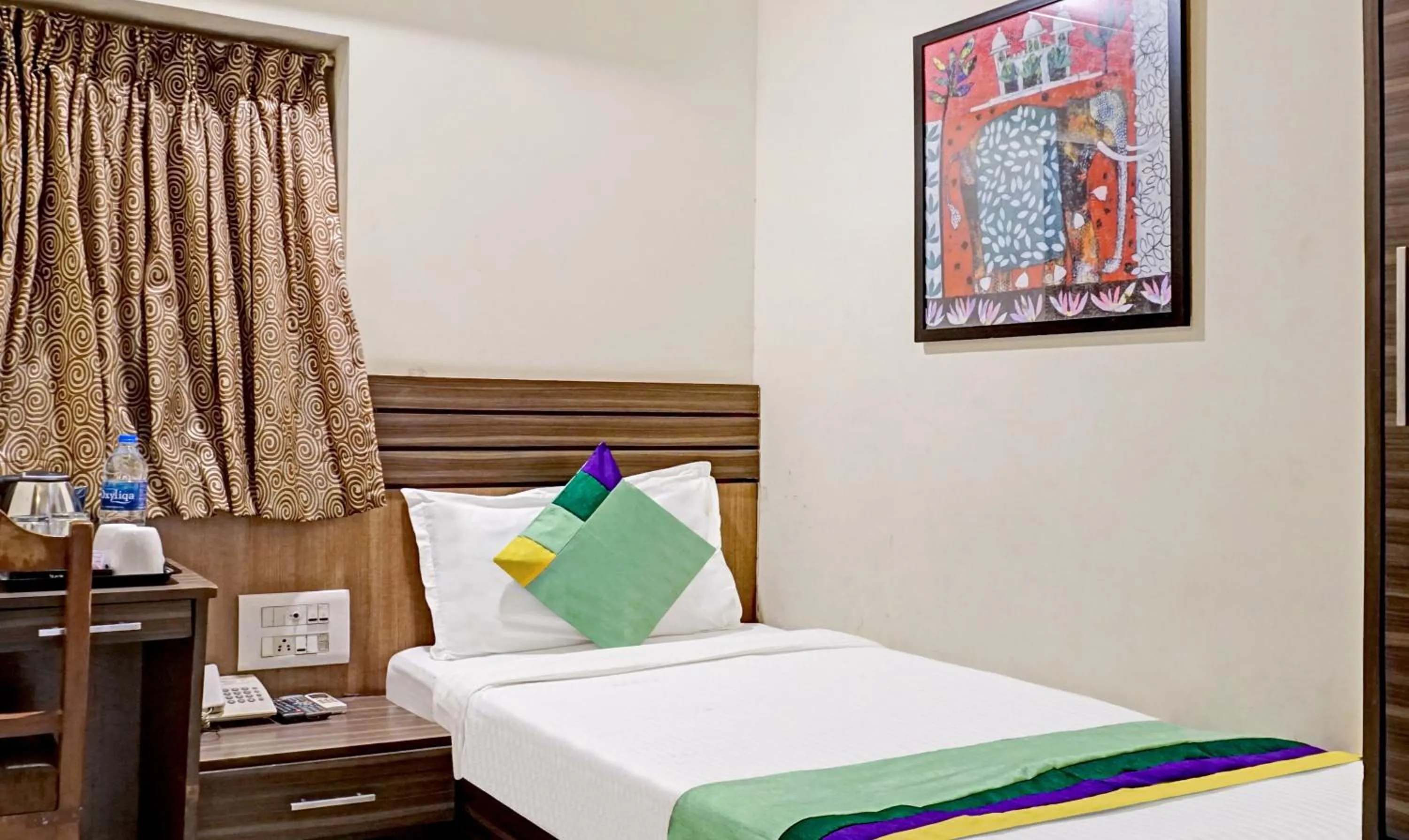 Bed in Hotel Madhav International Pune Railway Station