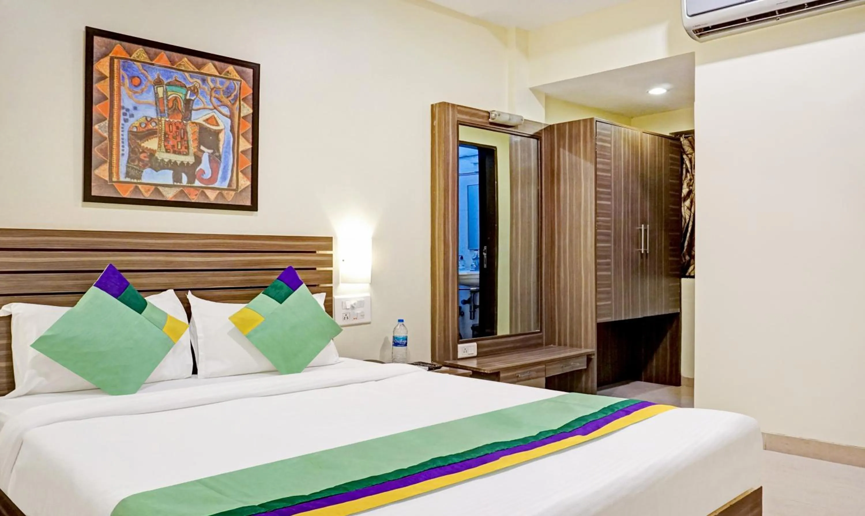 Bed in Hotel Madhav International Pune Railway Station