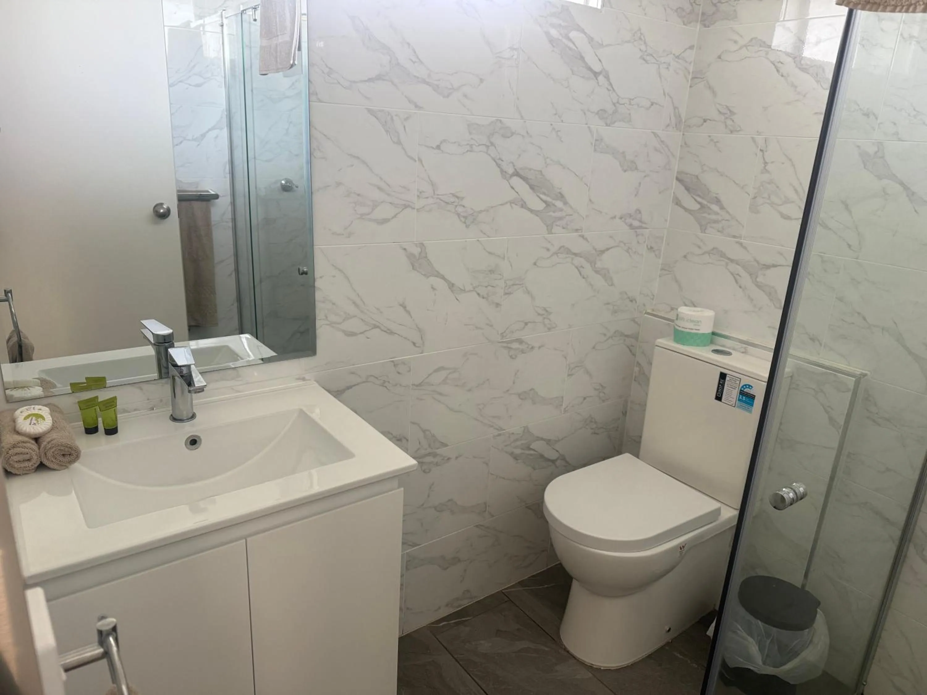 Bathroom in Cootamundra Gardens Motel