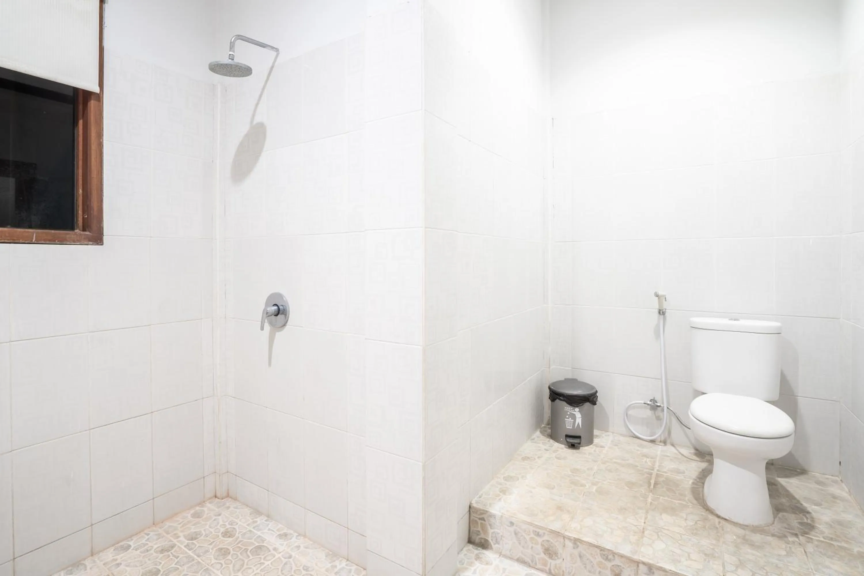 Shower in Nirmala Guest House Surf Keramas