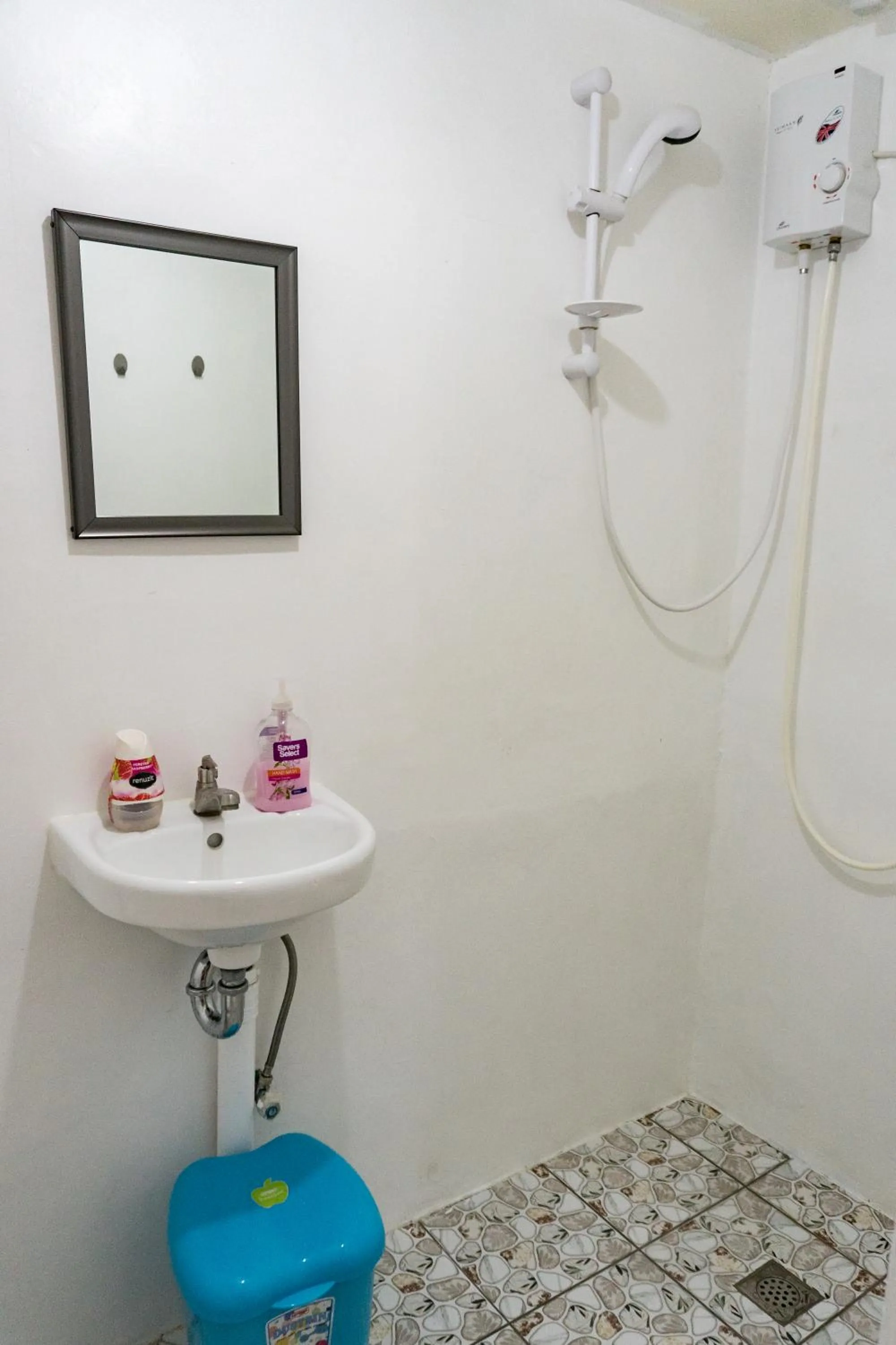 Shower in Island Girl Bed and Breakfast