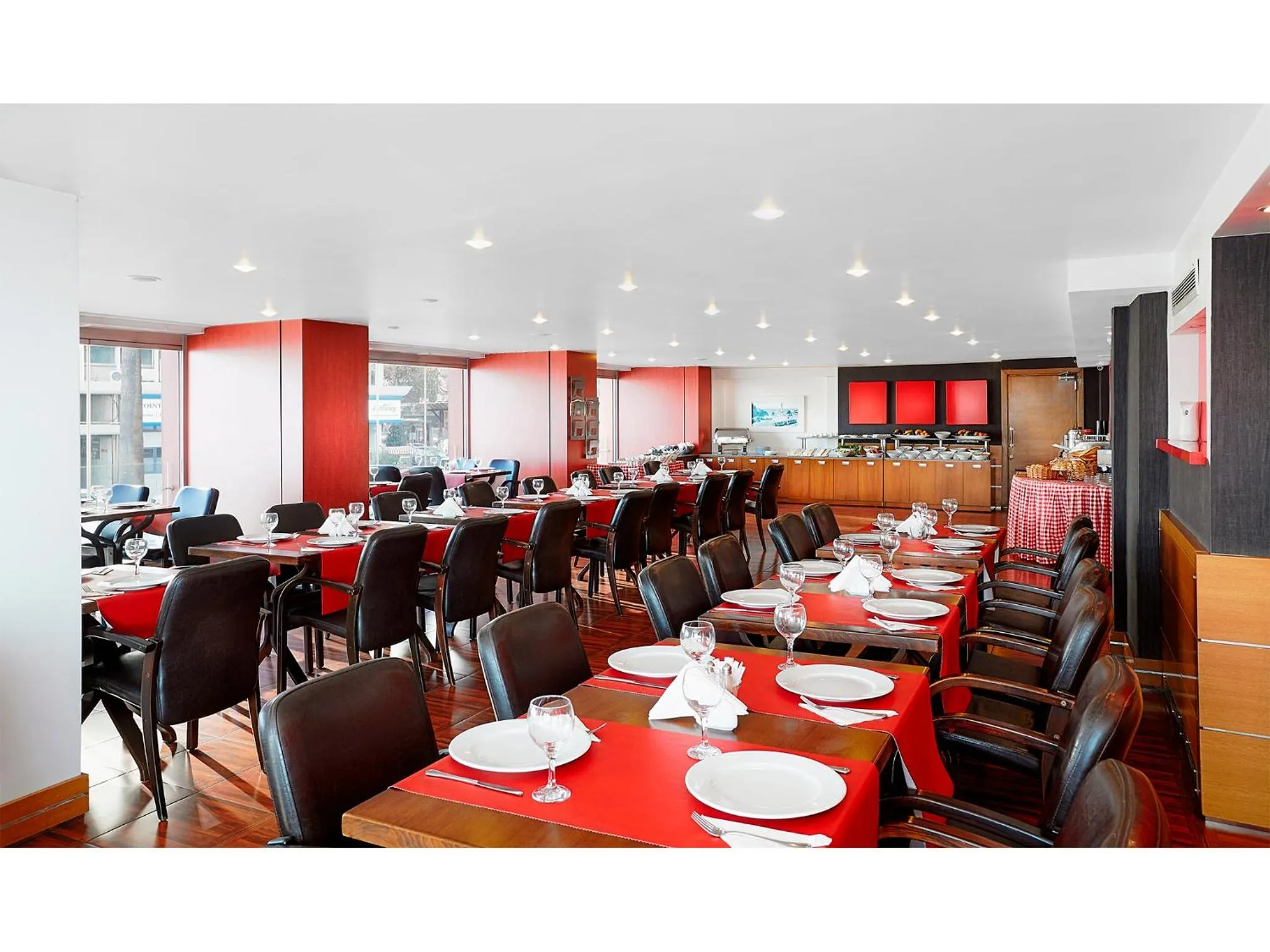 Restaurant/places to eat in Kordon Hotel Pasaport