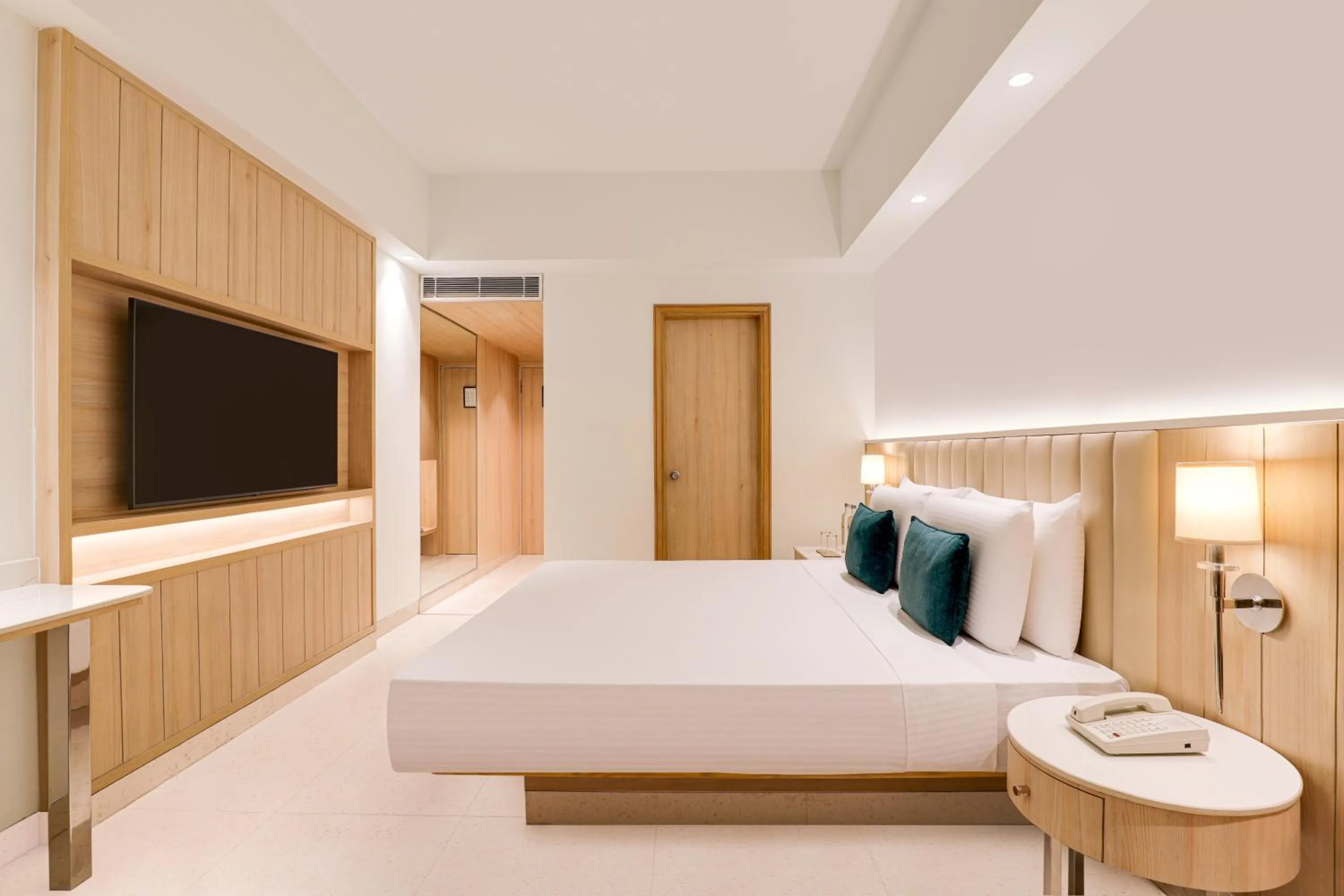 Bedroom, Bed in Lemon Tree Premier, Delhi Airport