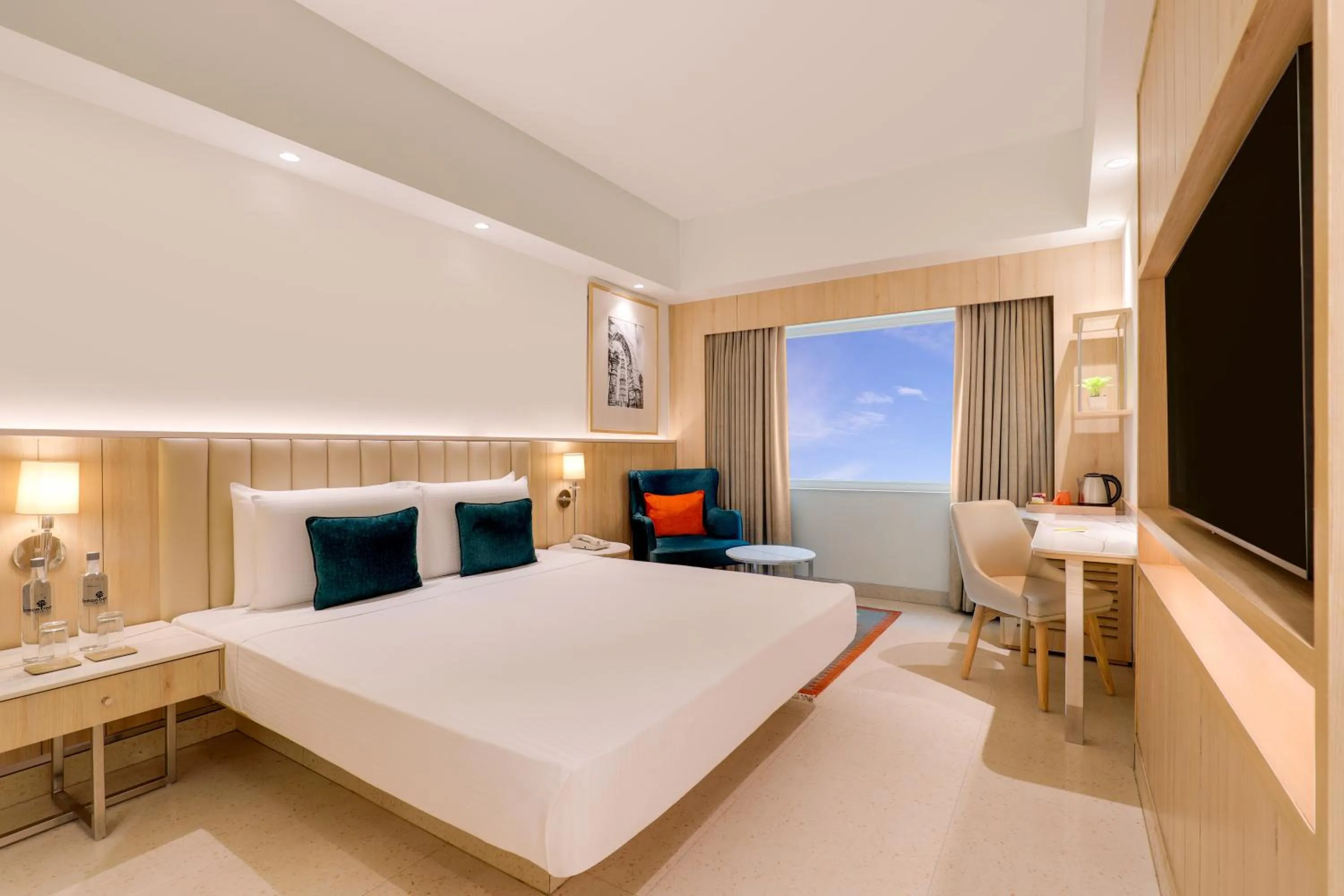 Bedroom, Bed in Lemon Tree Premier, Delhi Airport