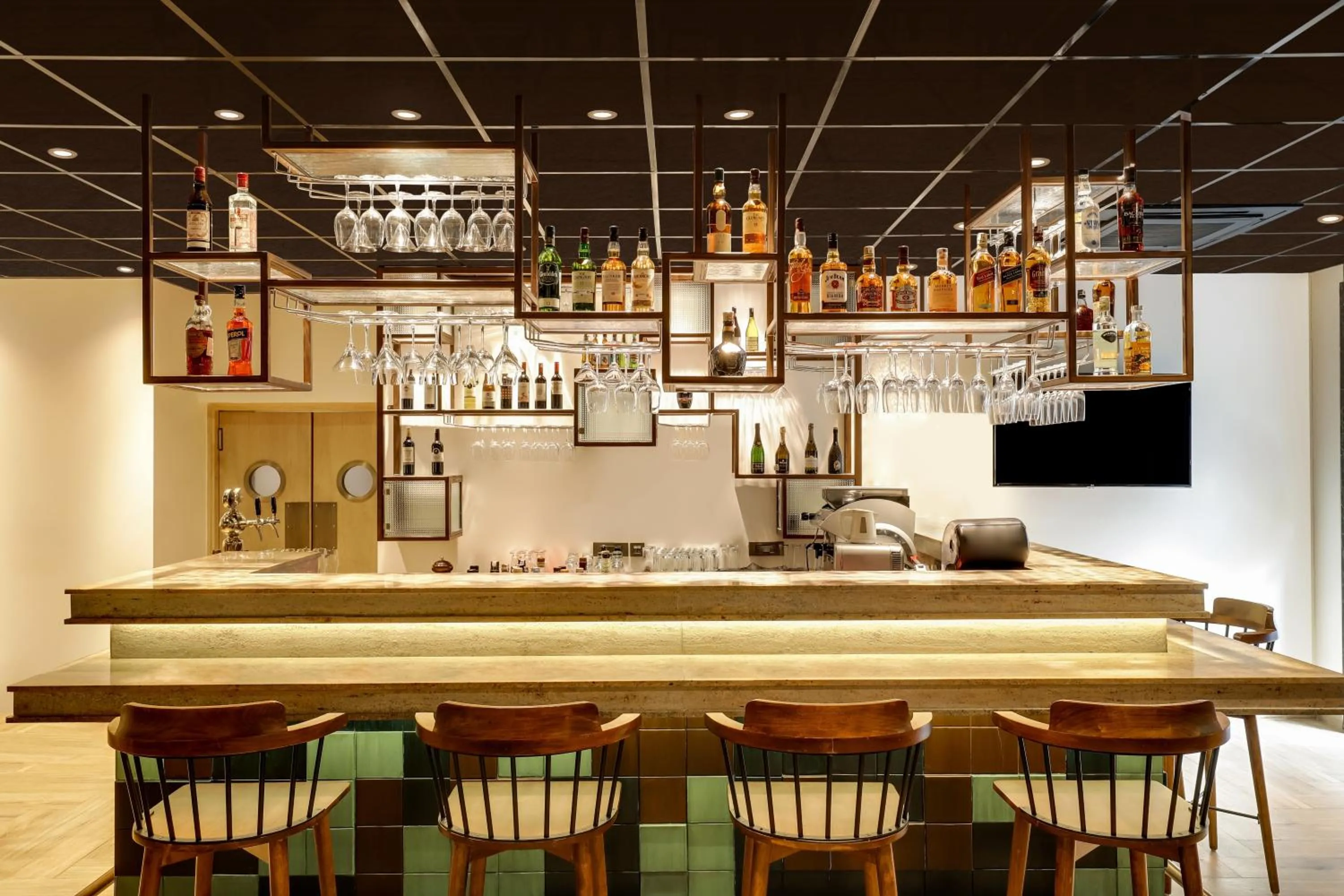 Lounge or bar in Lemon Tree Premier, Delhi Airport