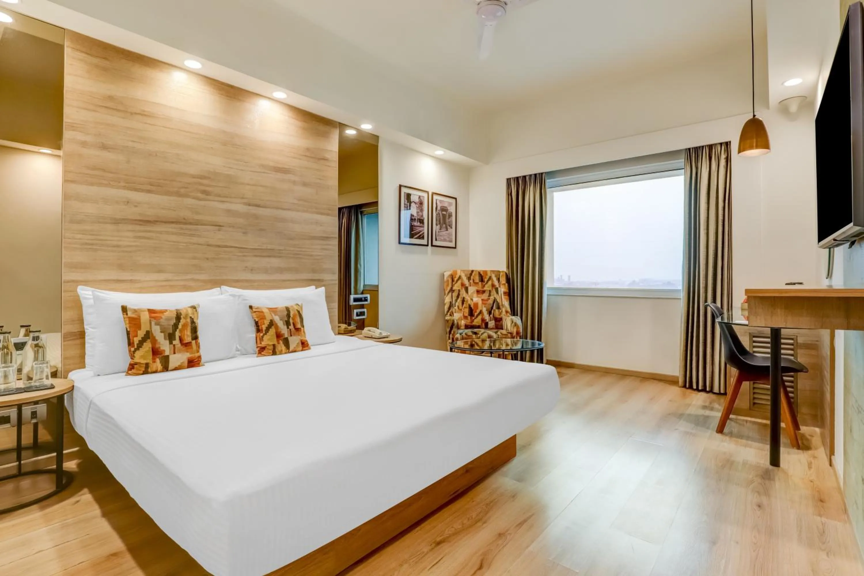 Bedroom, Bed in Lemon Tree Premier, Delhi Airport