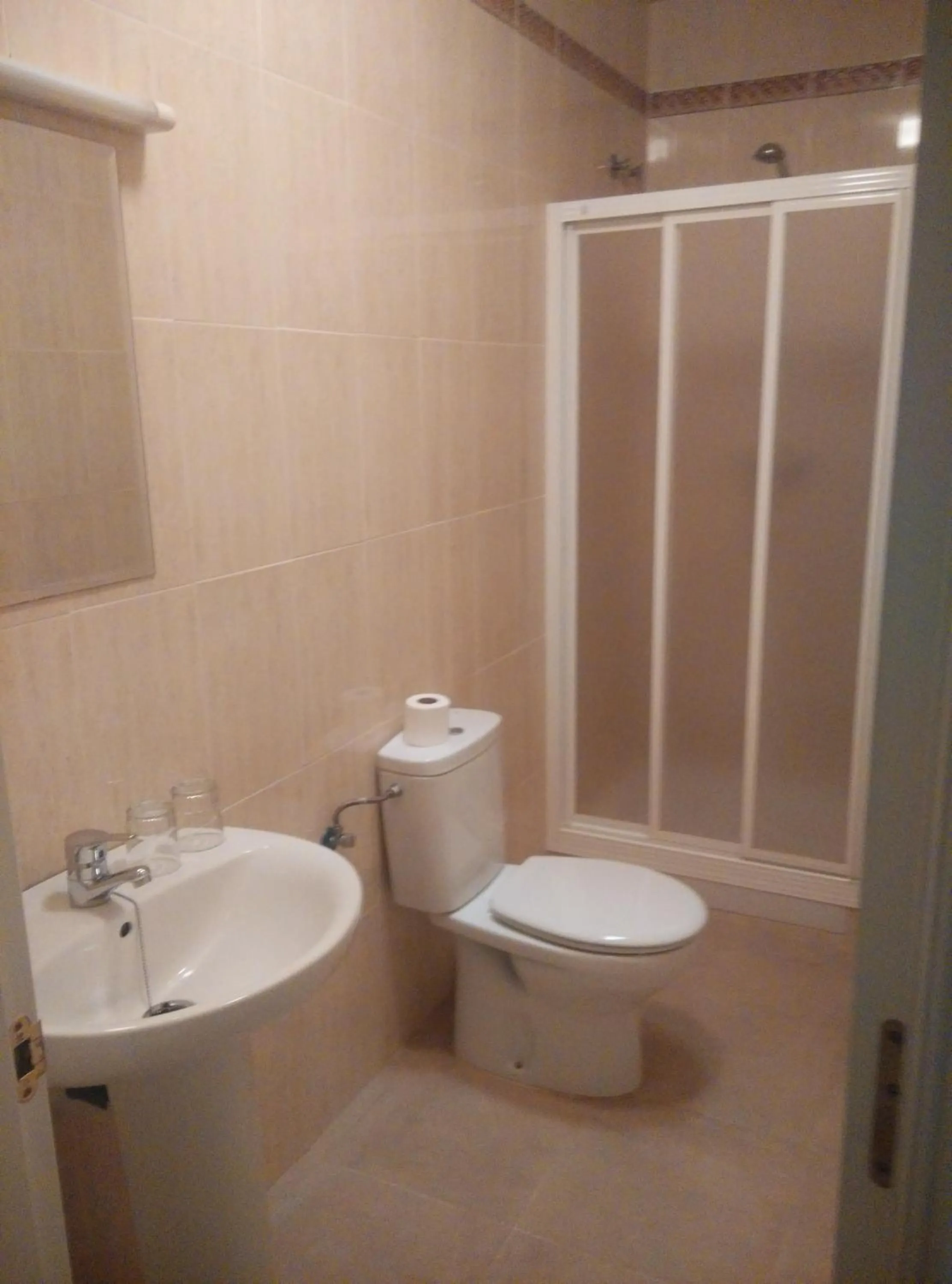 Shower in Hostal la Molina