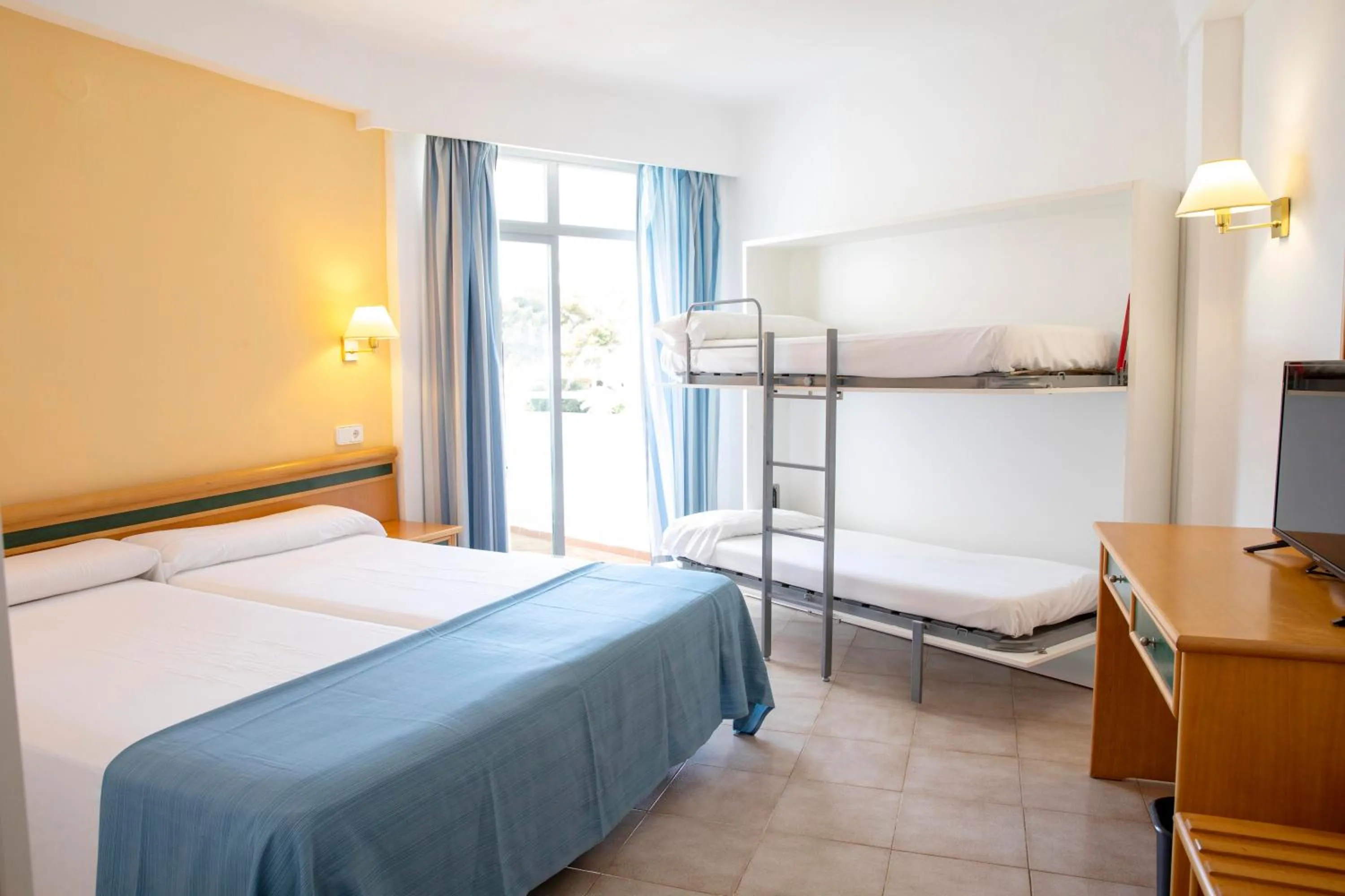 Bedroom, Bed in Gavimar Cala Gran Hotel and Apartments