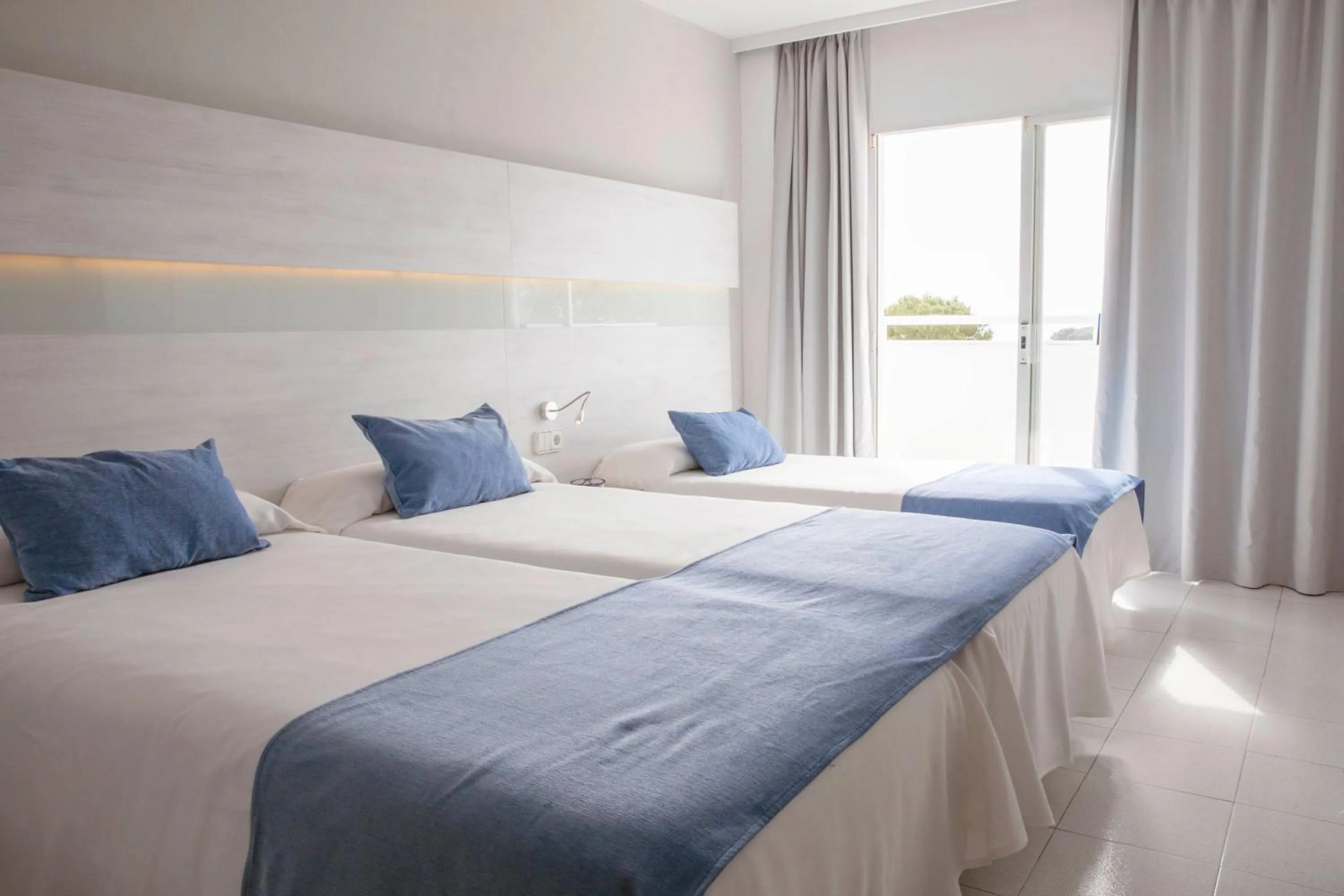 Bedroom, Bed in Gavimar Ariel Chico Hotel and Apartments