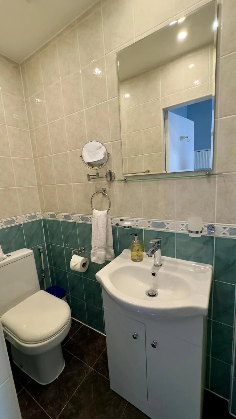 Shower in Piccolino Hyde Park Hotel