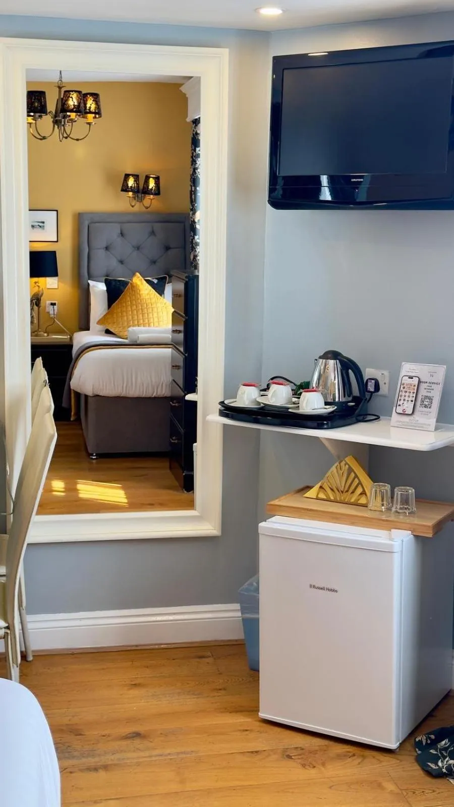 Bed in Piccolino Hyde Park Hotel