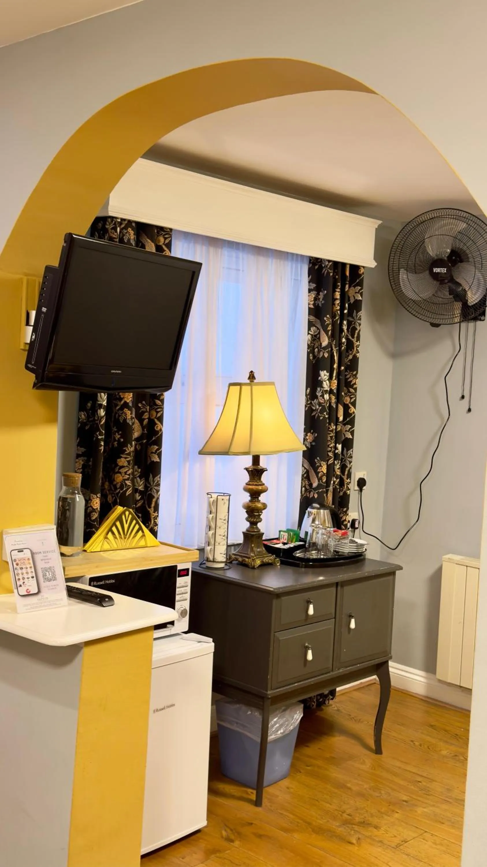 TV and multimedia in Piccolino Hyde Park Hotel