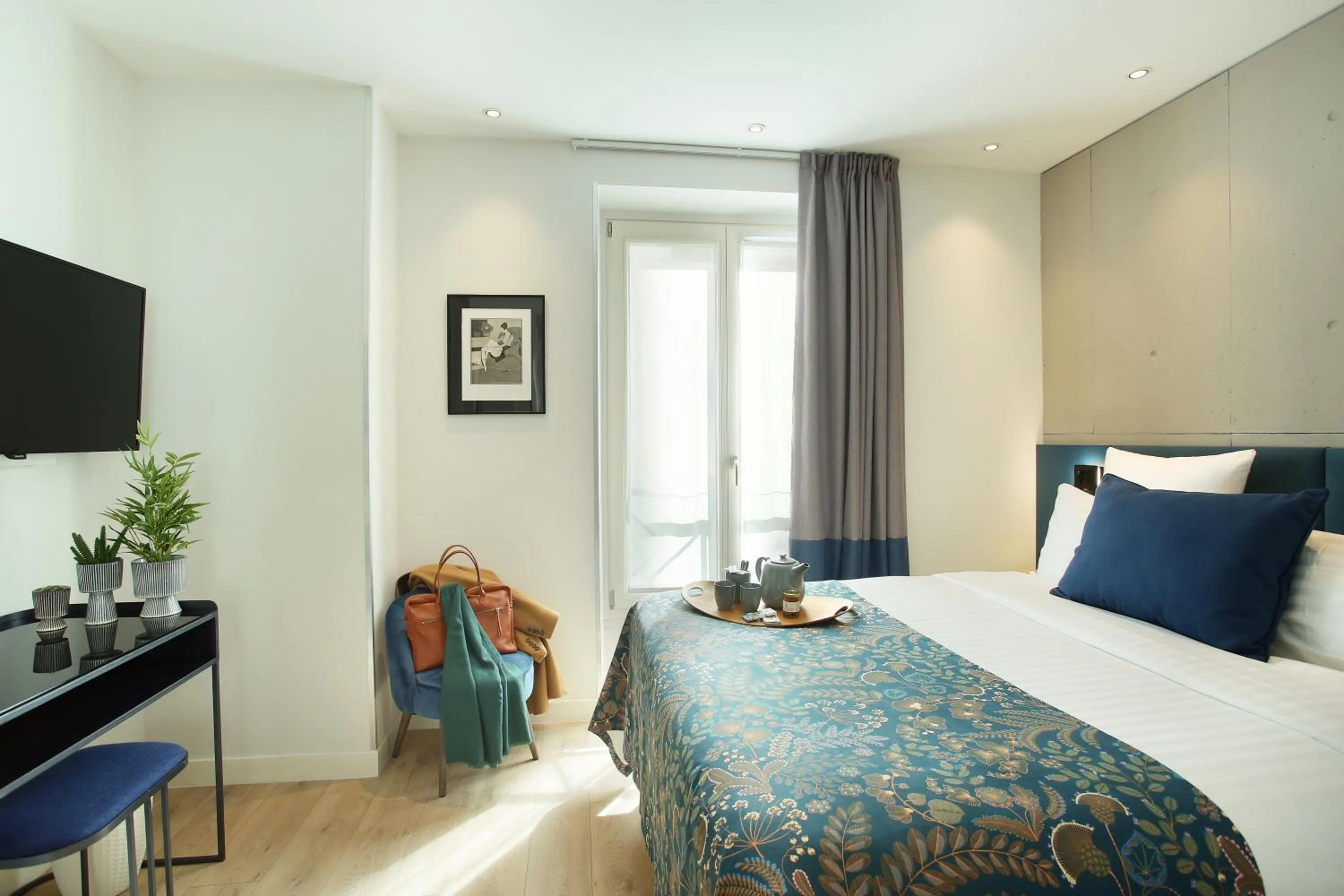 Photo of the whole room, Bed in Le Basile Hôtel