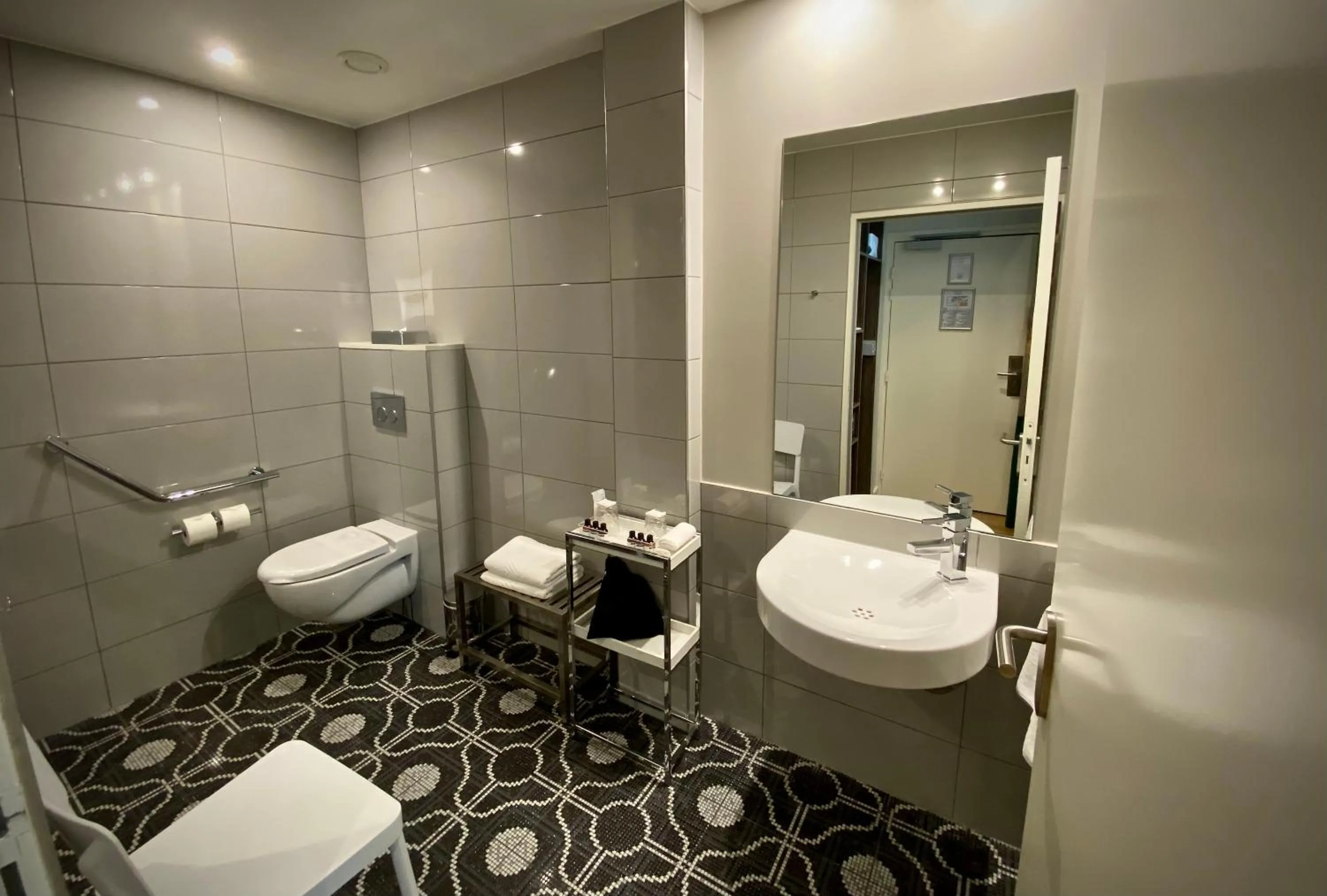 Bathroom in Le Basile Hôtel