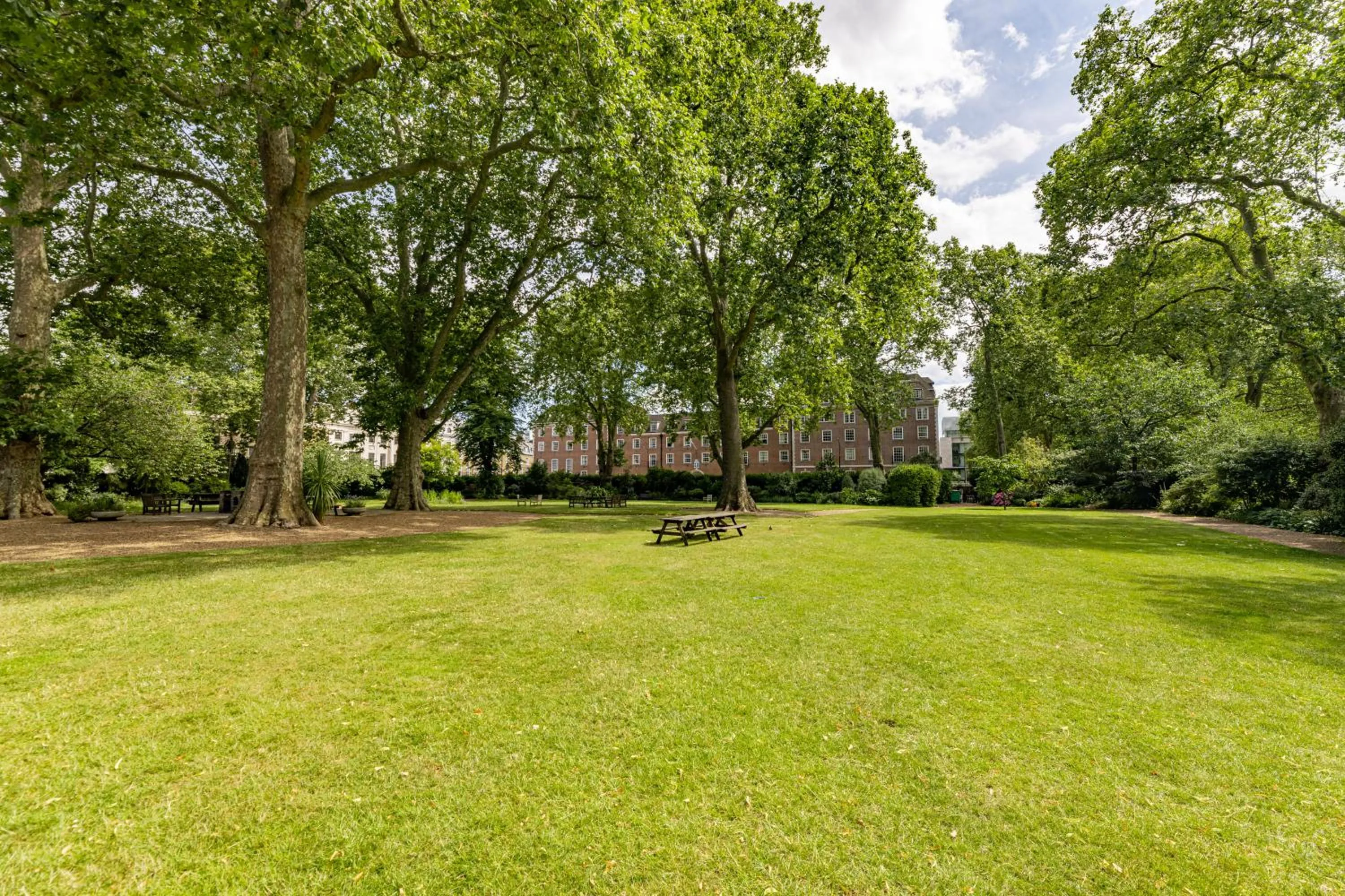 Garden in The Goodenough Hotel London