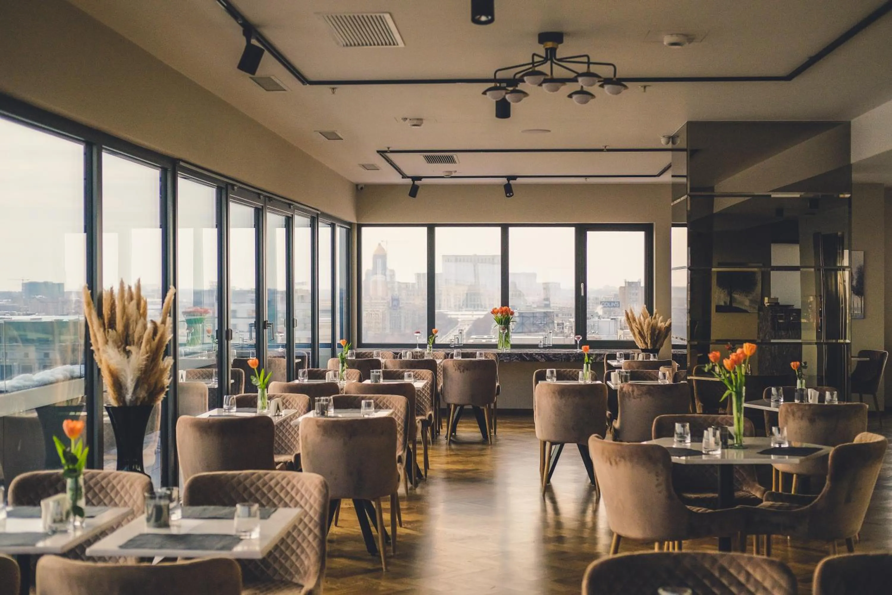 Restaurant/places to eat in Union Plaza Hotel