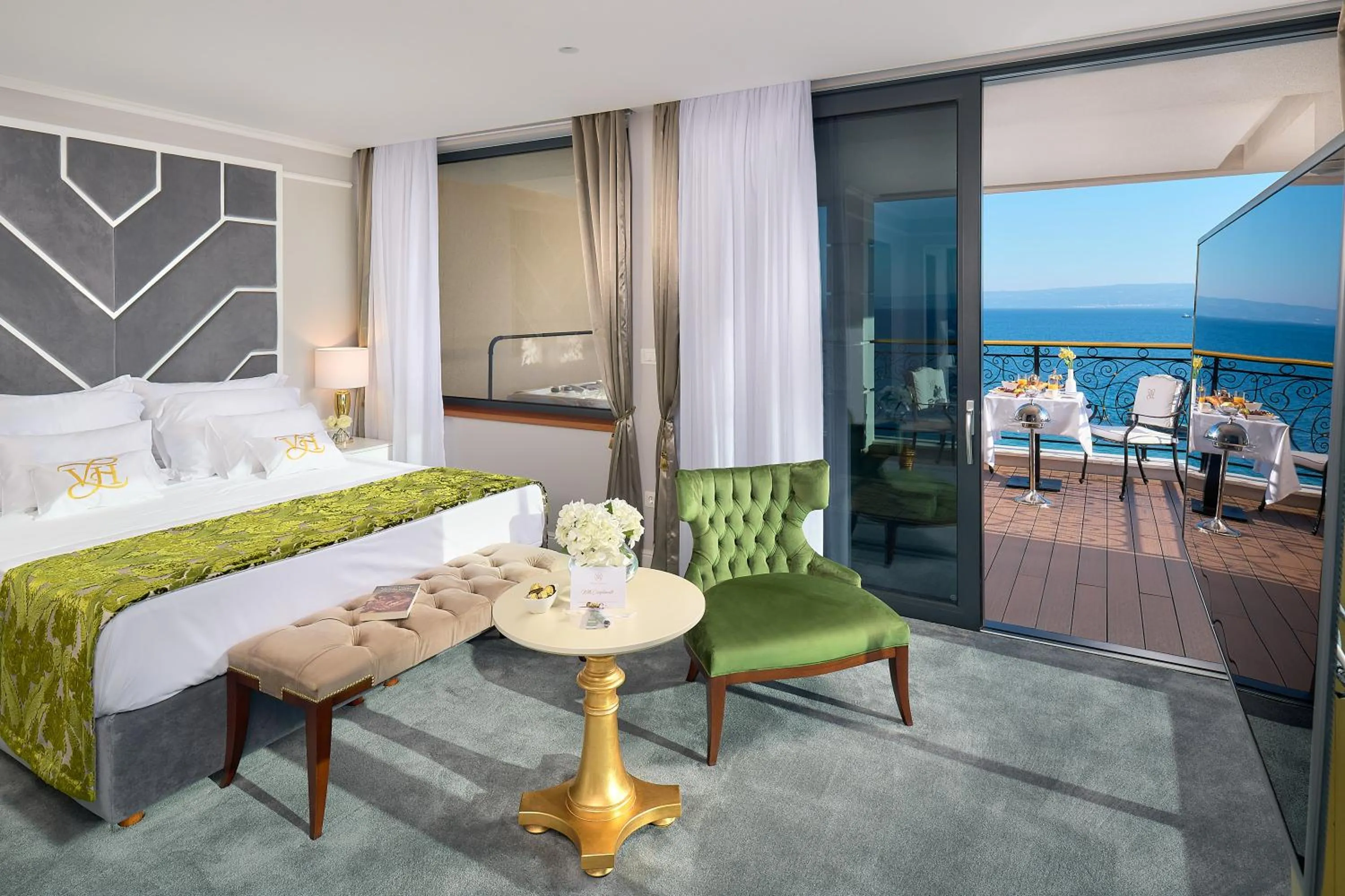 Patio, Bed in Hotel Villa Harmony