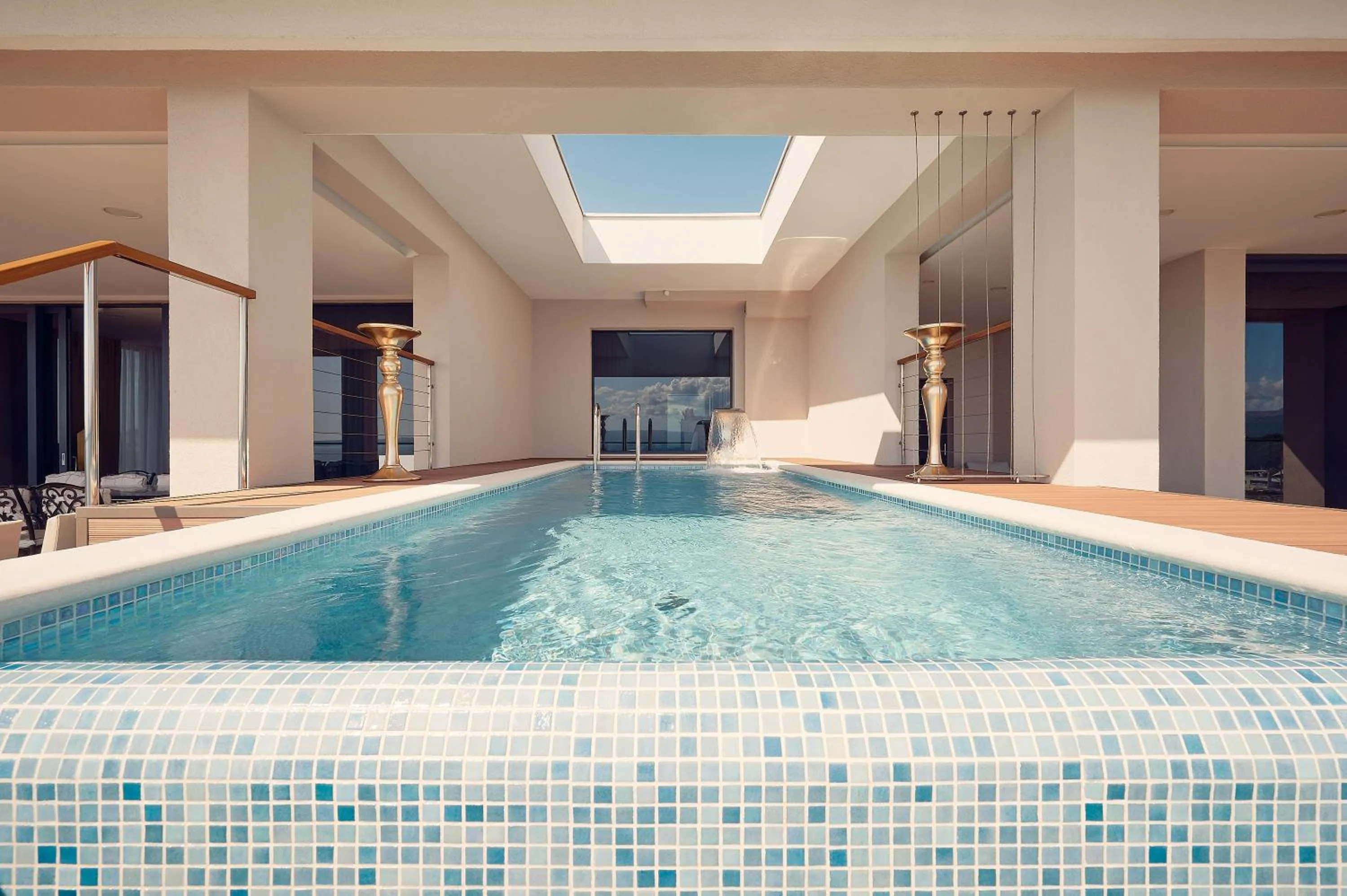 Swimming pool in Hotel Villa Harmony