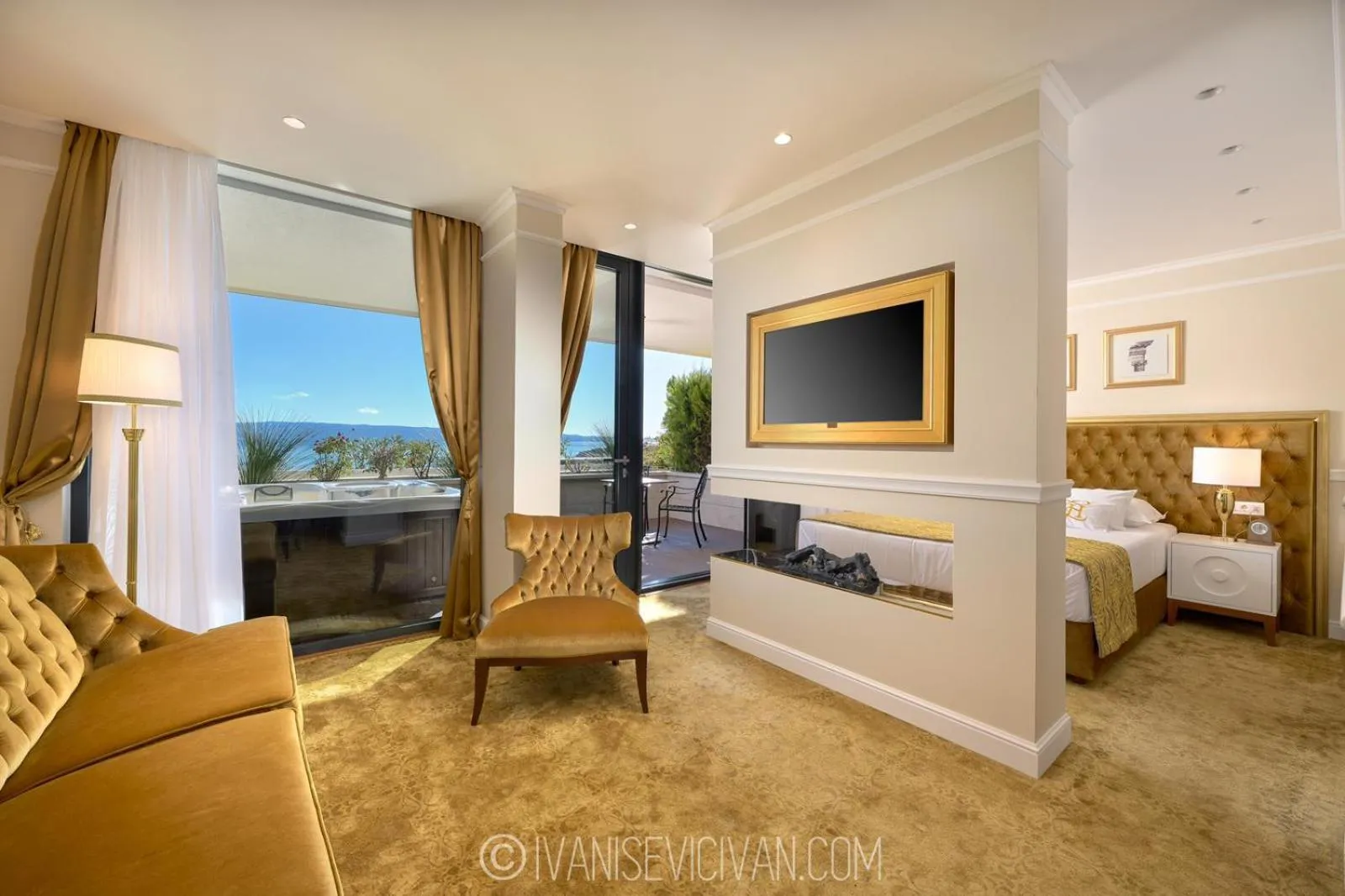 Hot Tub, Bed in Hotel Villa Harmony