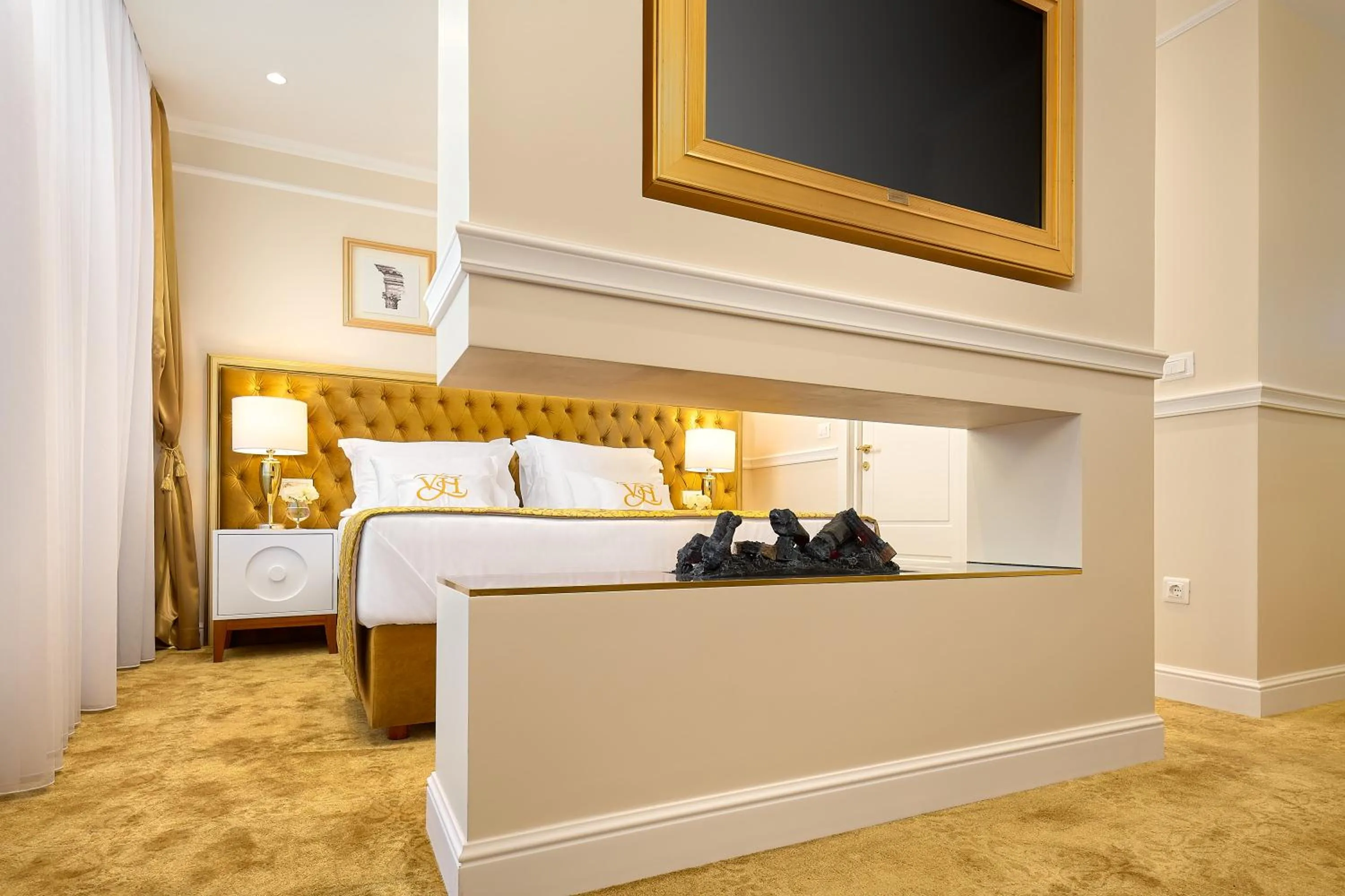 Patio, Bed in Hotel Villa Harmony