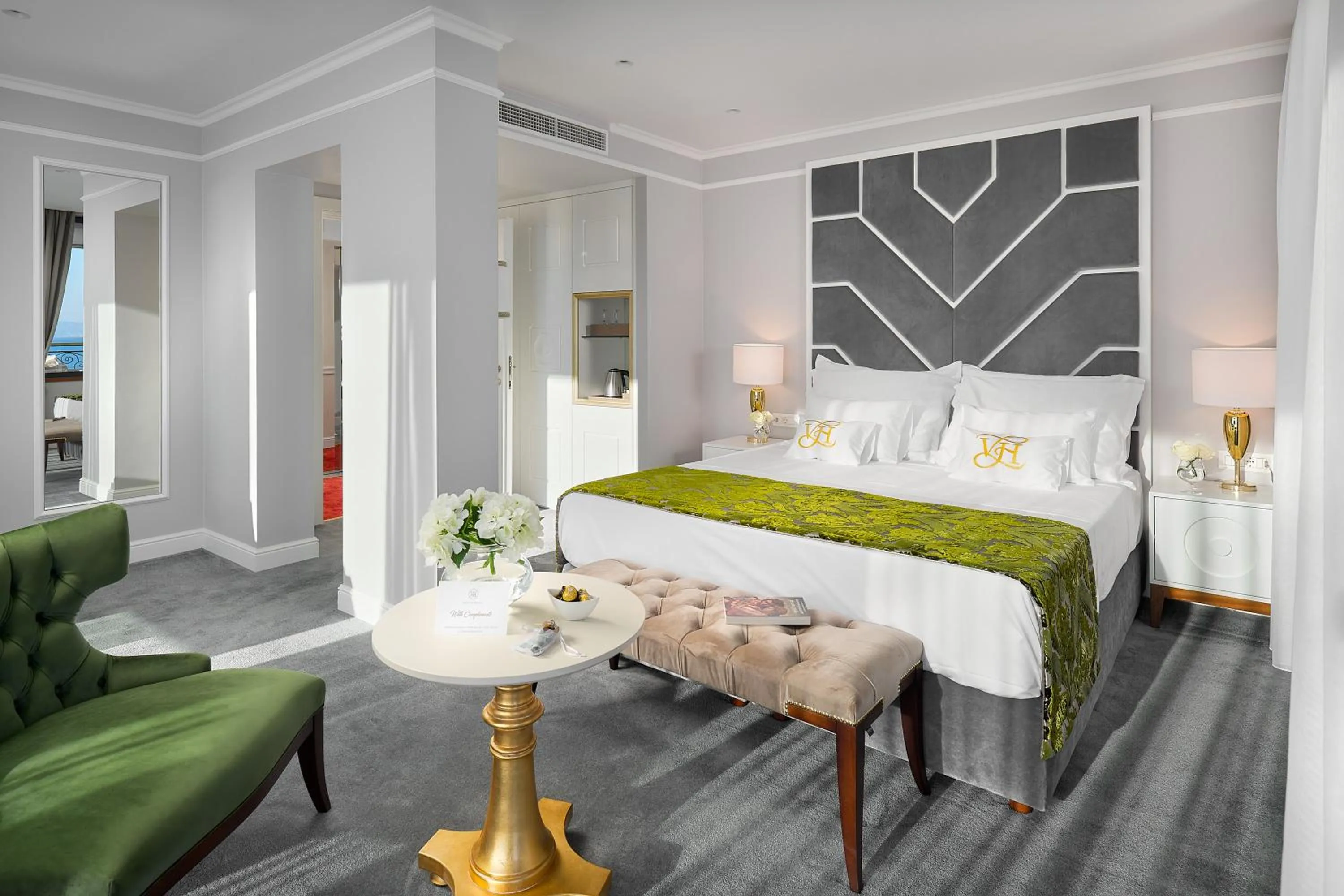 Patio, Bed in Hotel Villa Harmony