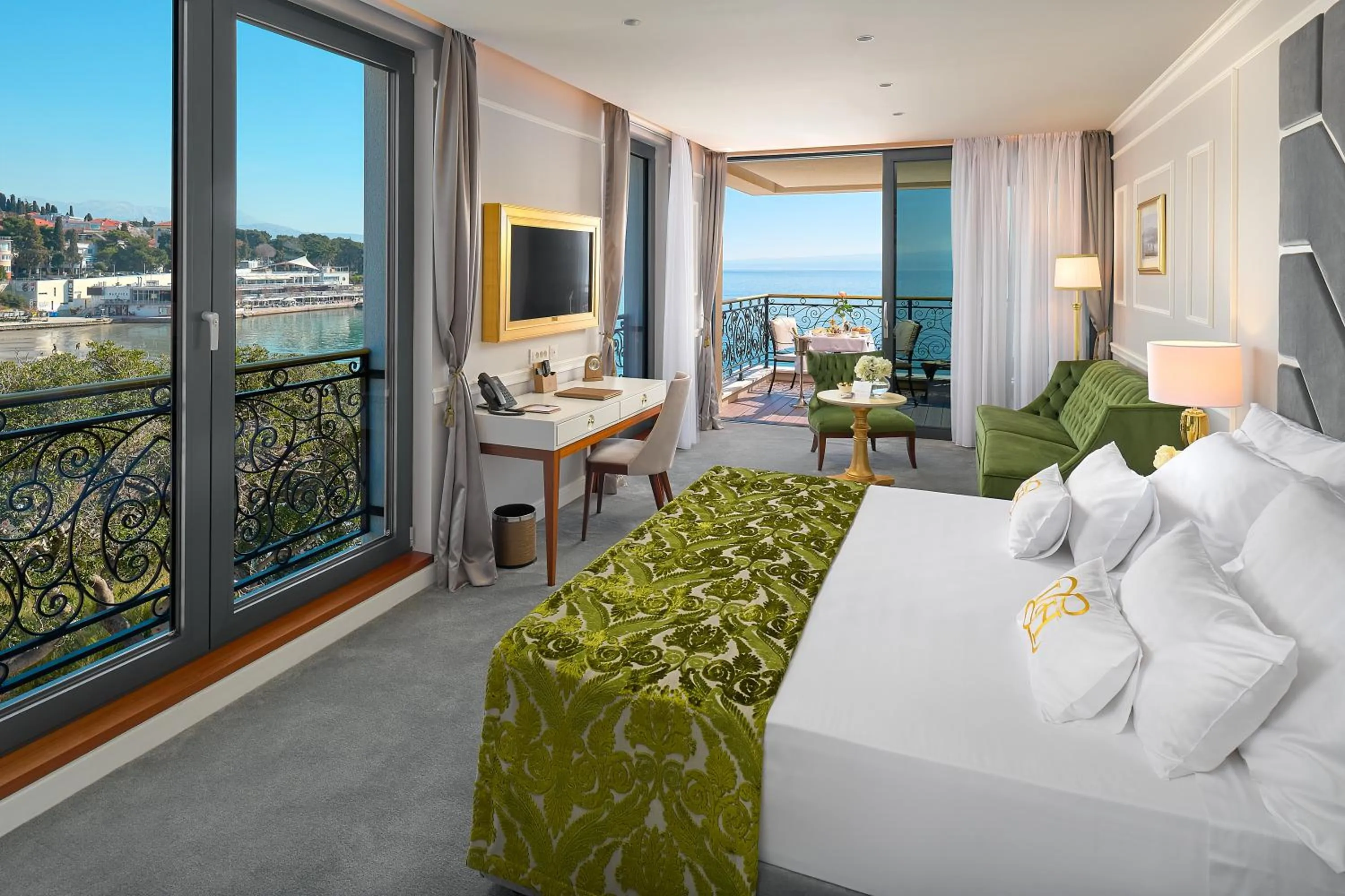 Patio, Bed in Hotel Villa Harmony