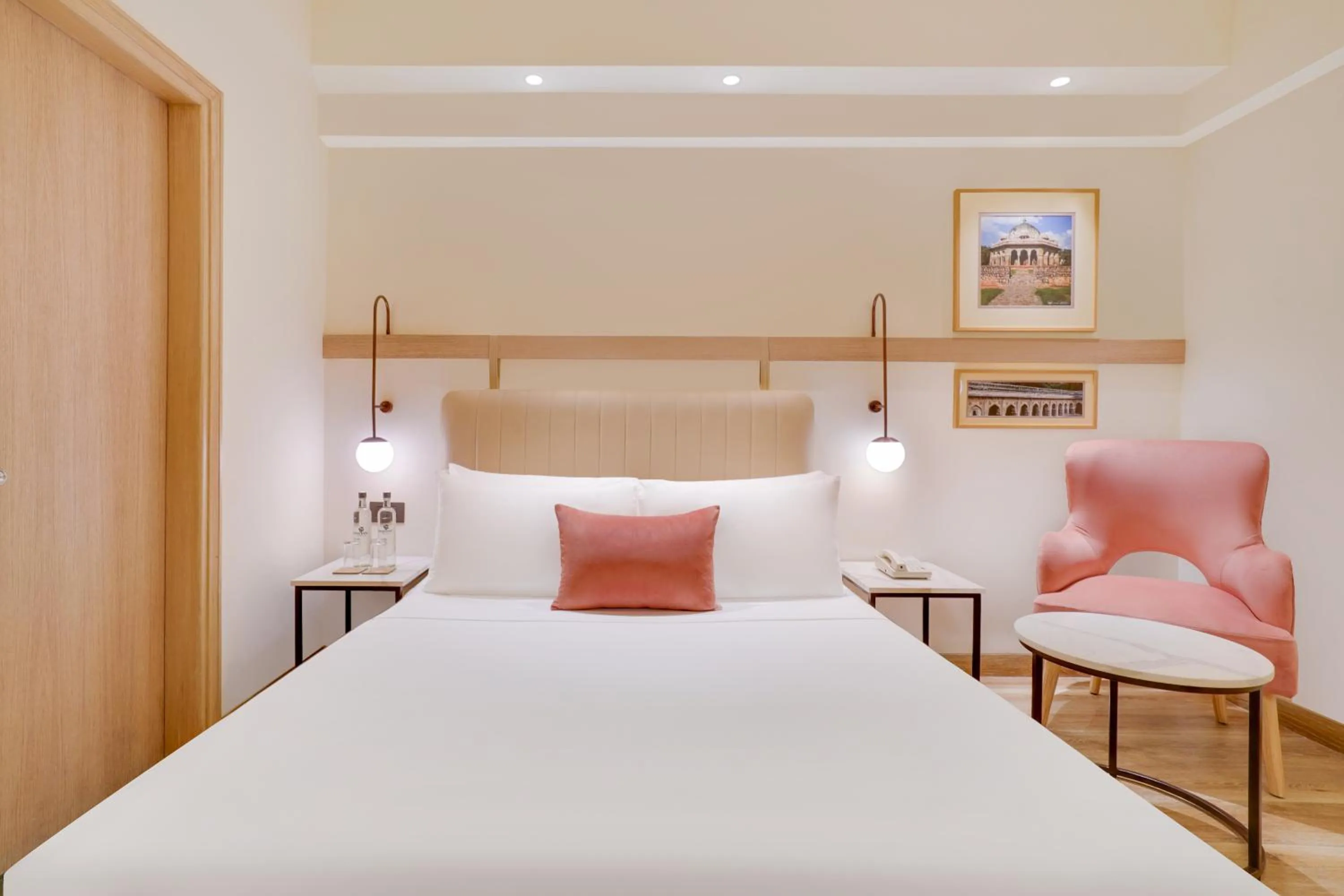 Bedroom, Bed in Lemon Tree Hotel, Delhi Airport