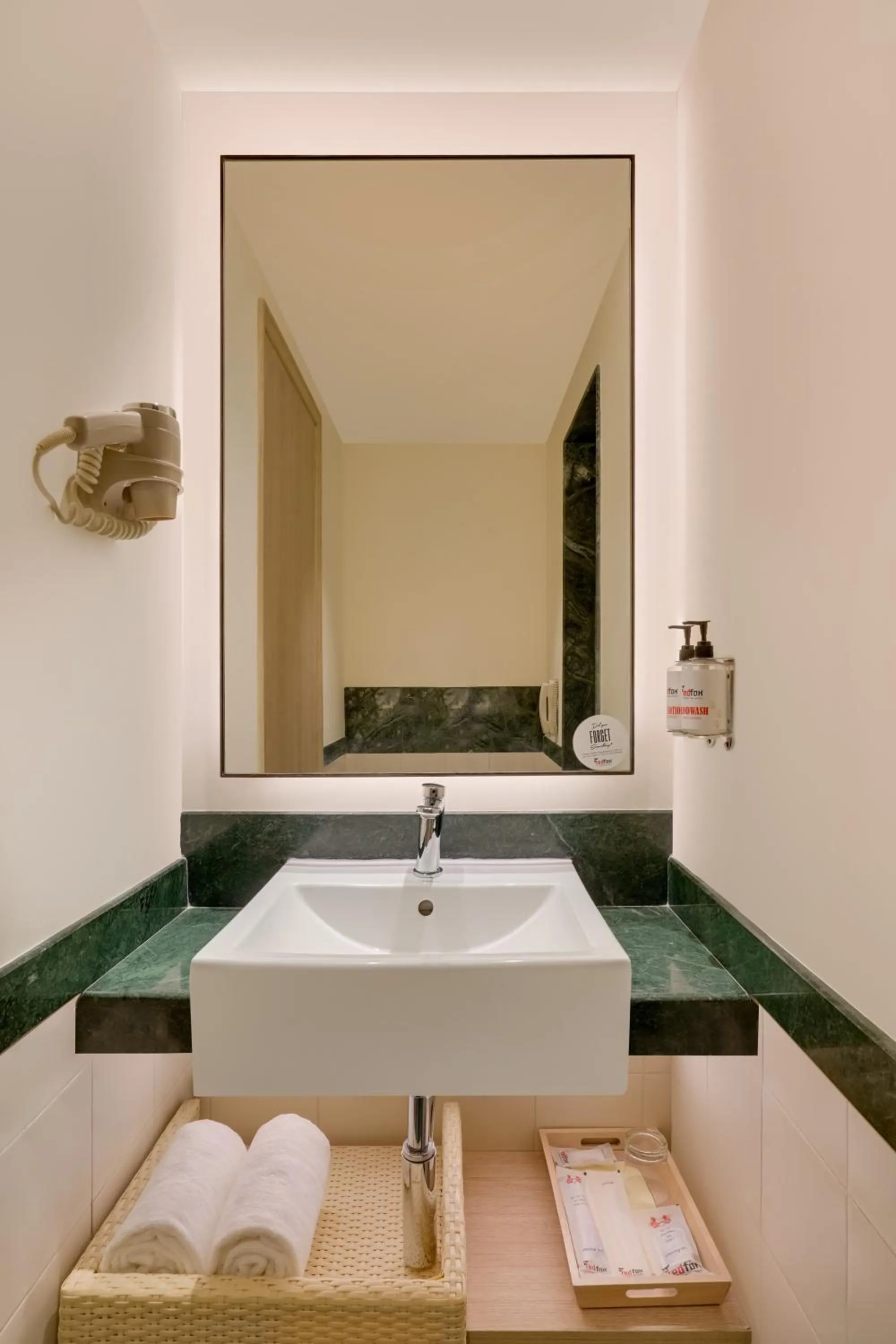 Lemon Tree Hotel, Delhi Airport