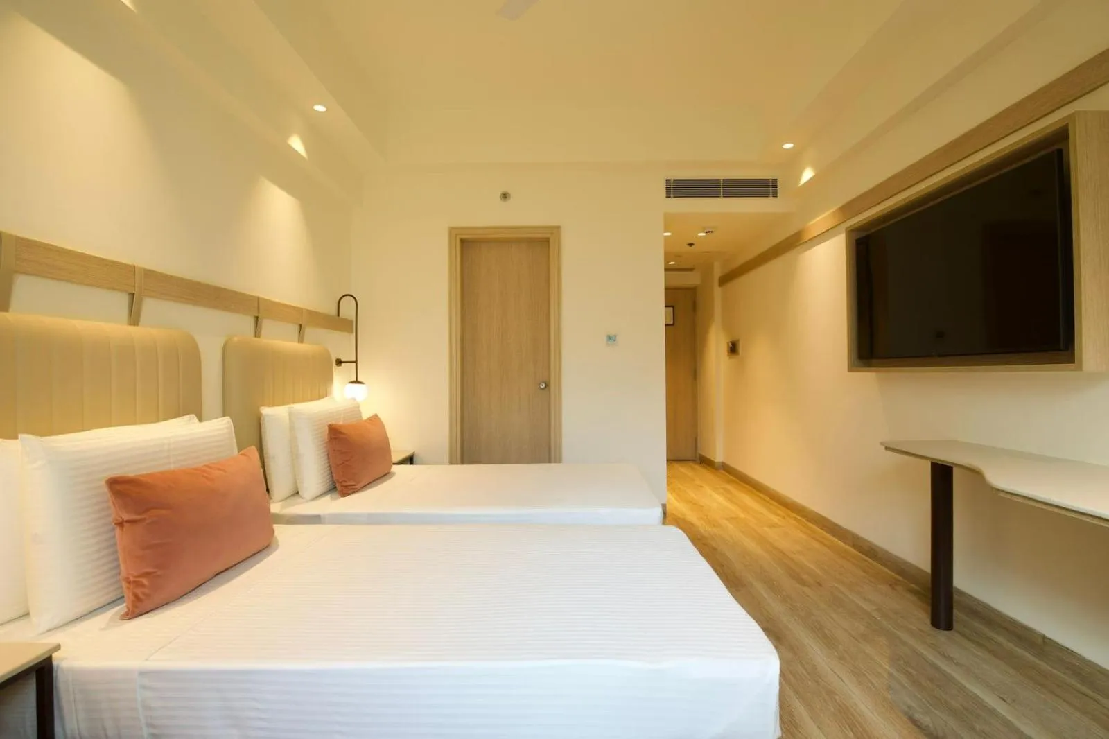 Bedroom, Bed in Lemon Tree Hotel, Delhi Airport