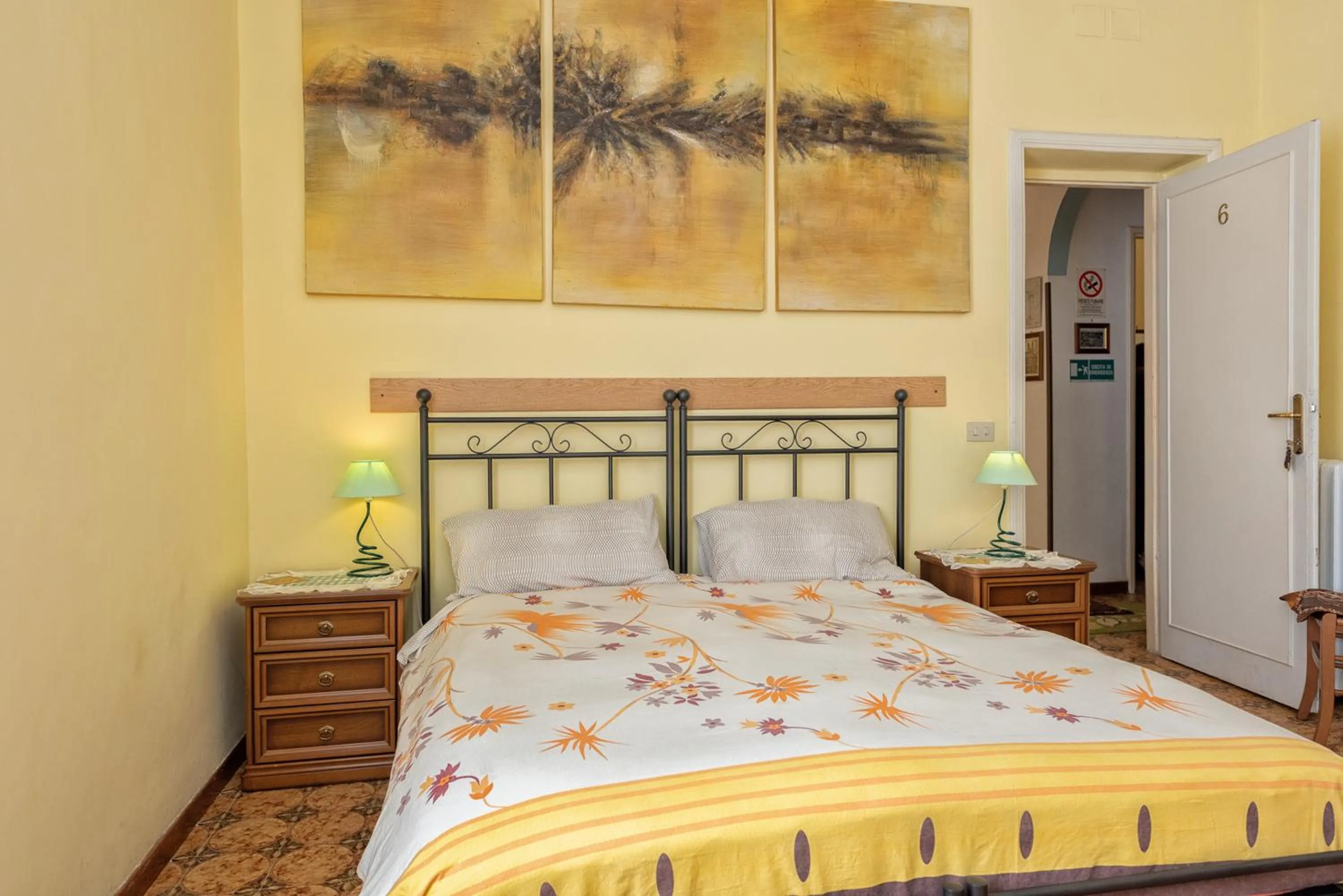 Photo of the whole room, Bed in A Vinicius et Mita