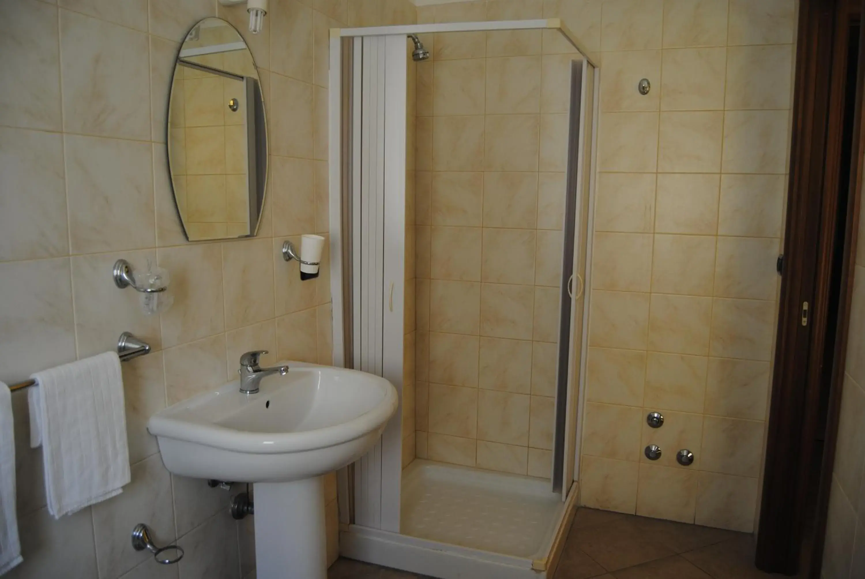 Quadruple Room with Private Bathroom in B&B Atlantide Quadruple Room with Private Bathroom in B&B Atlantide