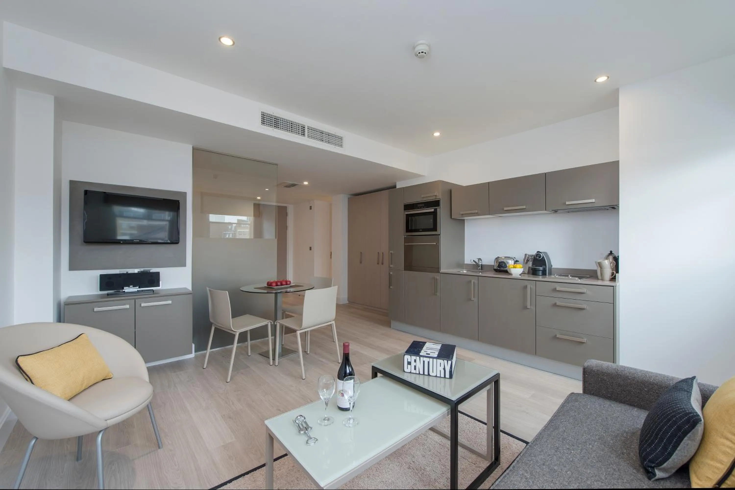 Kitchen or kitchenette in The Rosebery by Supercity Aparthotels