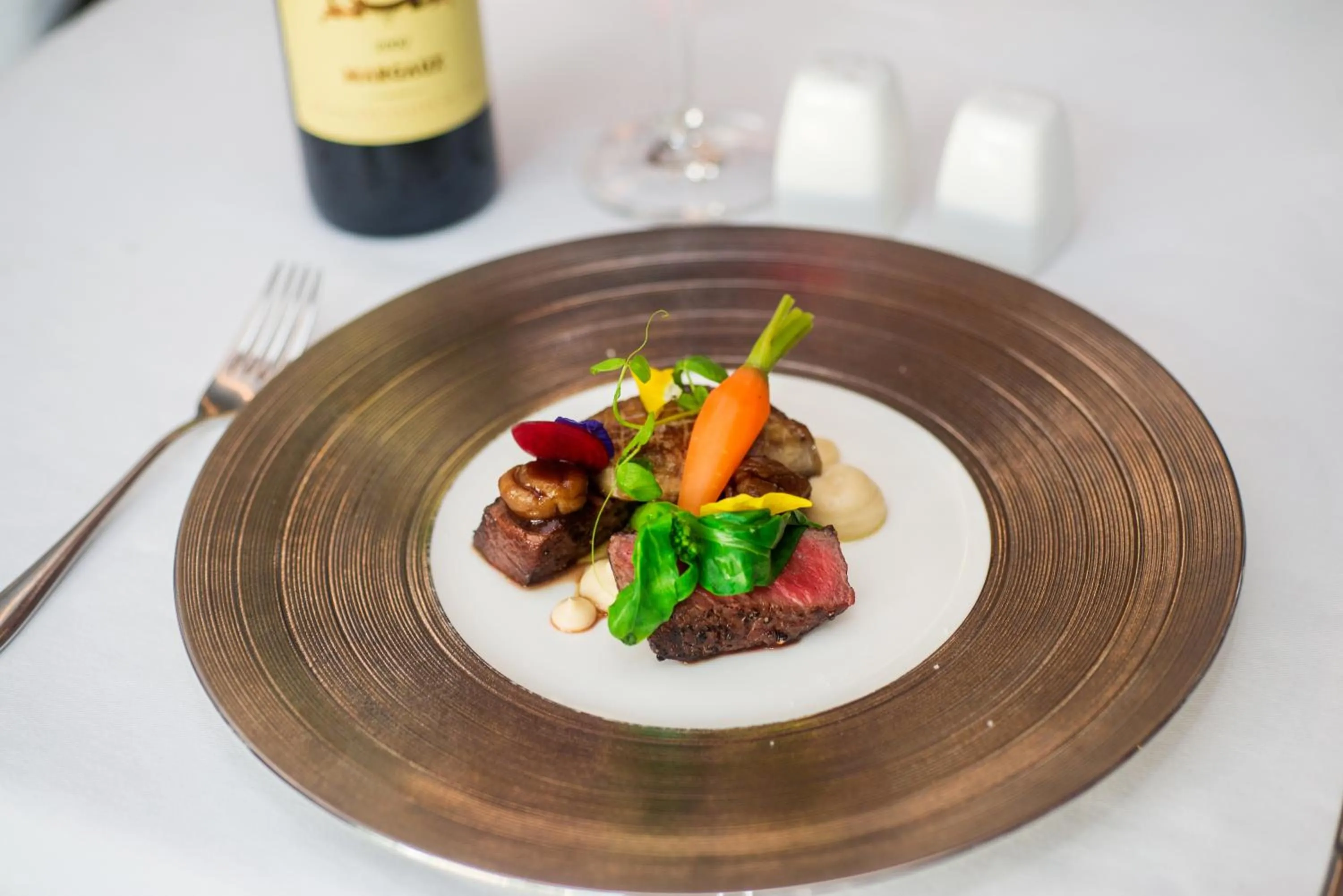 Food and drinks in Lotus Blanc Resort