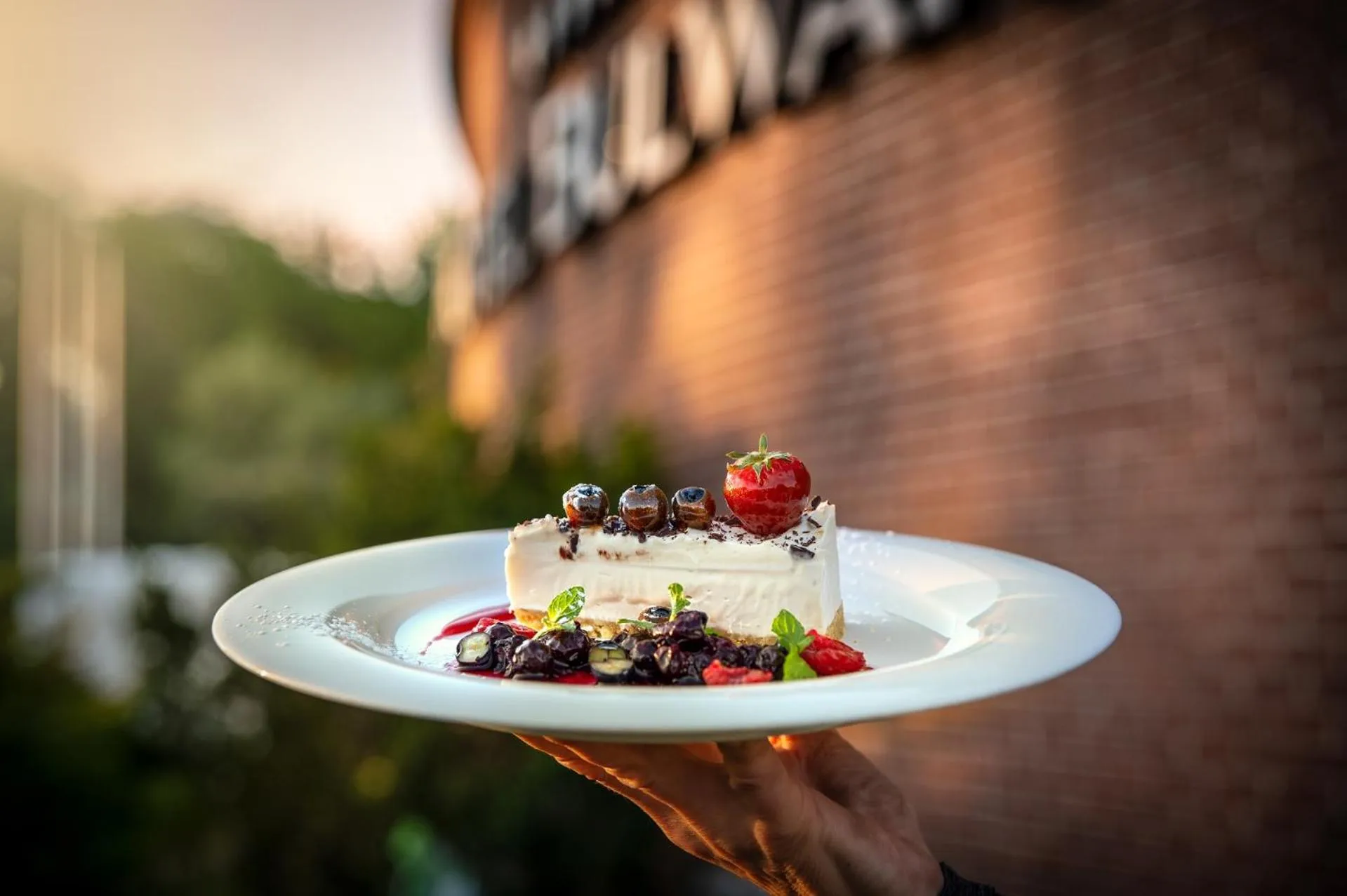 Restaurant/places to eat in Hotel Bulwar