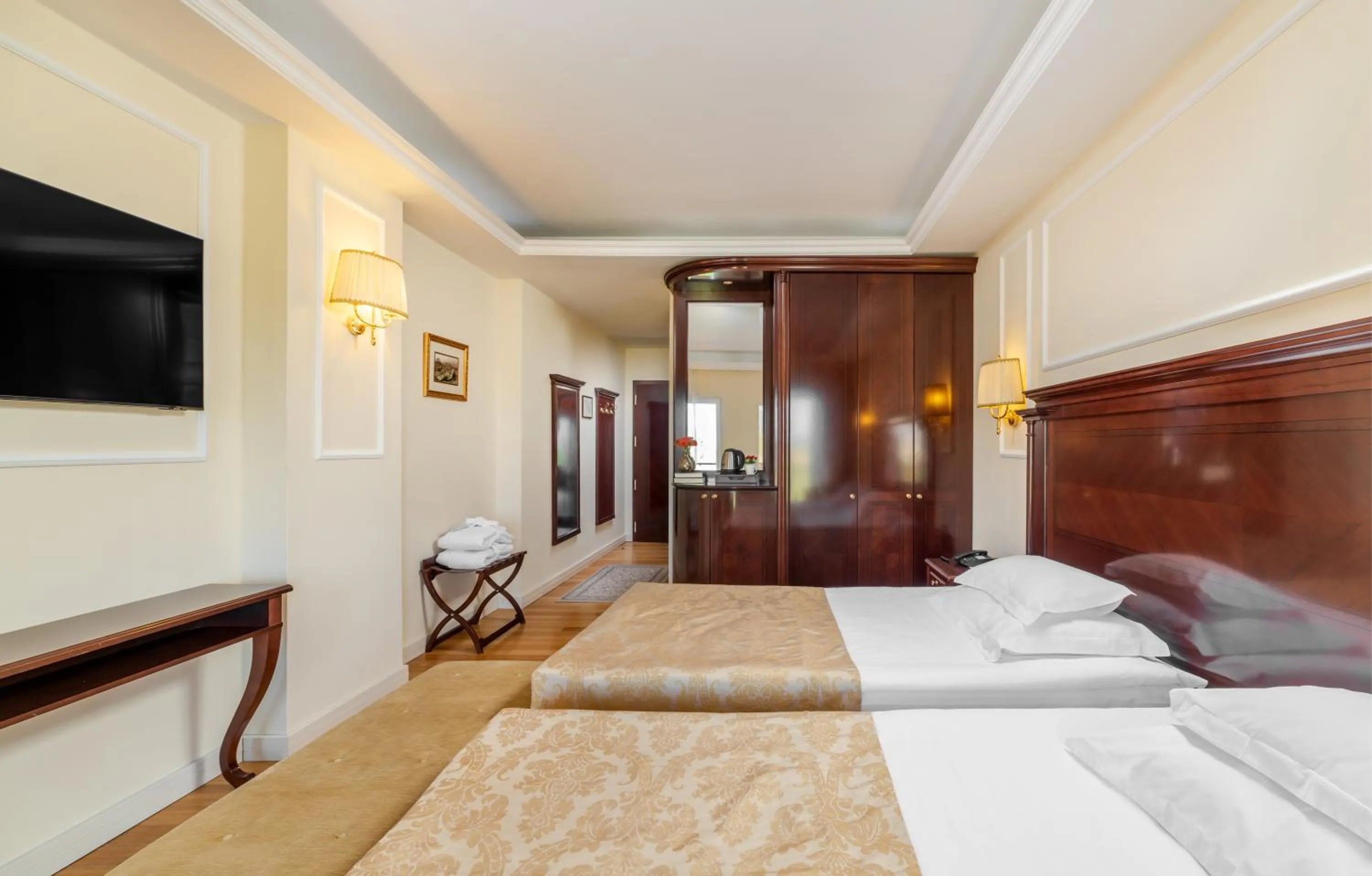 Bed in Hotel President Solin