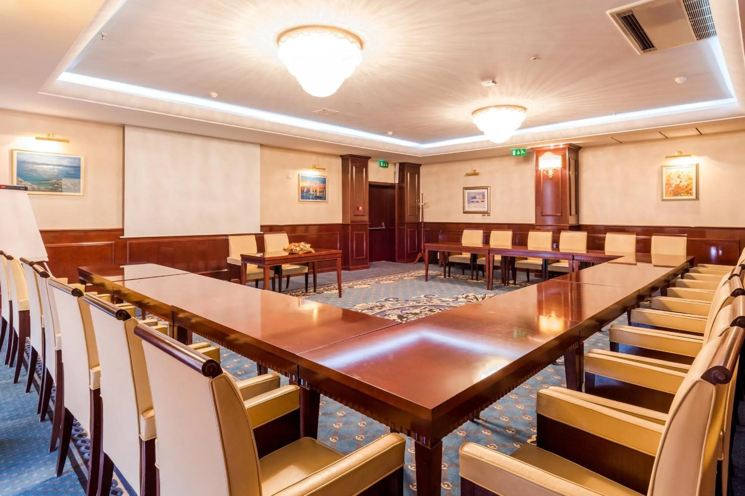 Banquet/Function facilities in Hotel President Solin