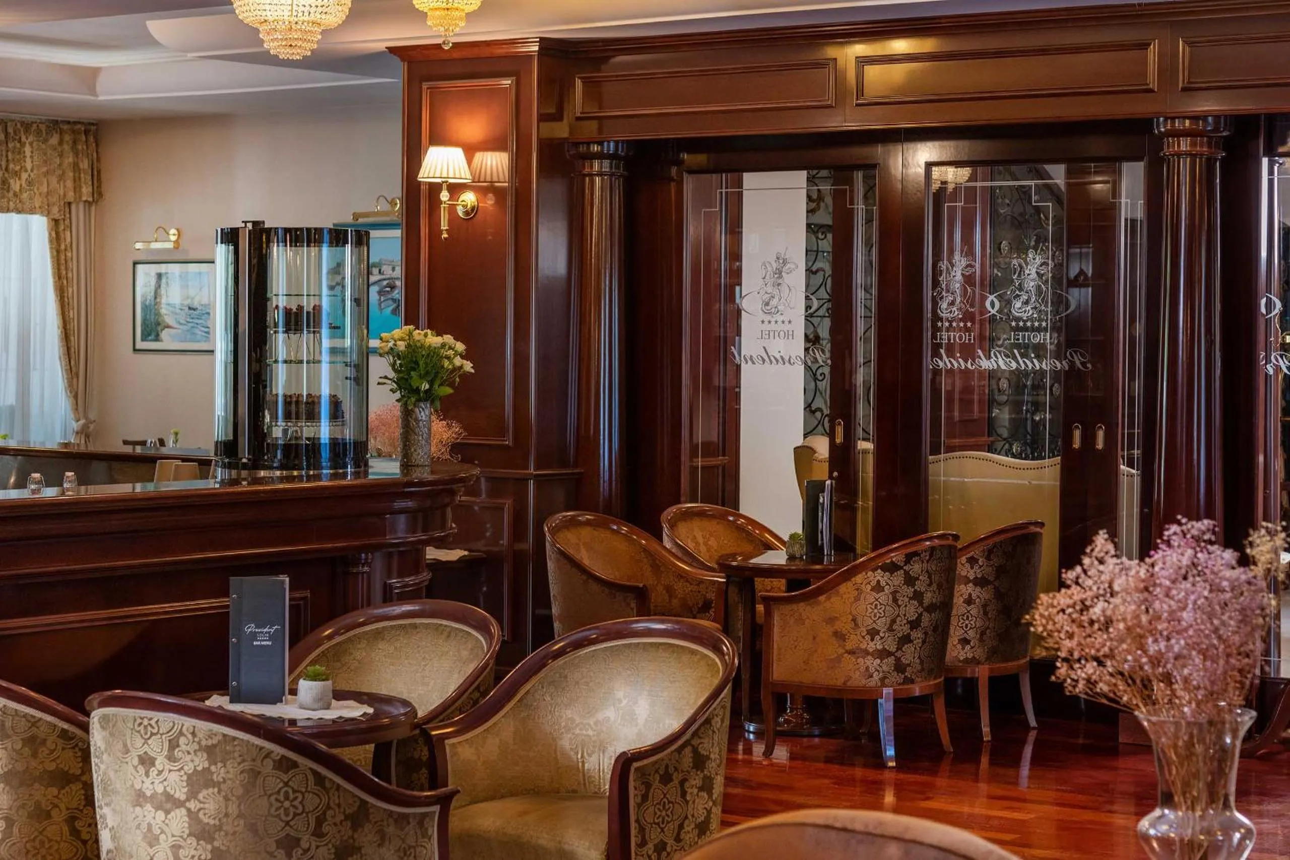 Restaurant/places to eat in Hotel President Solin