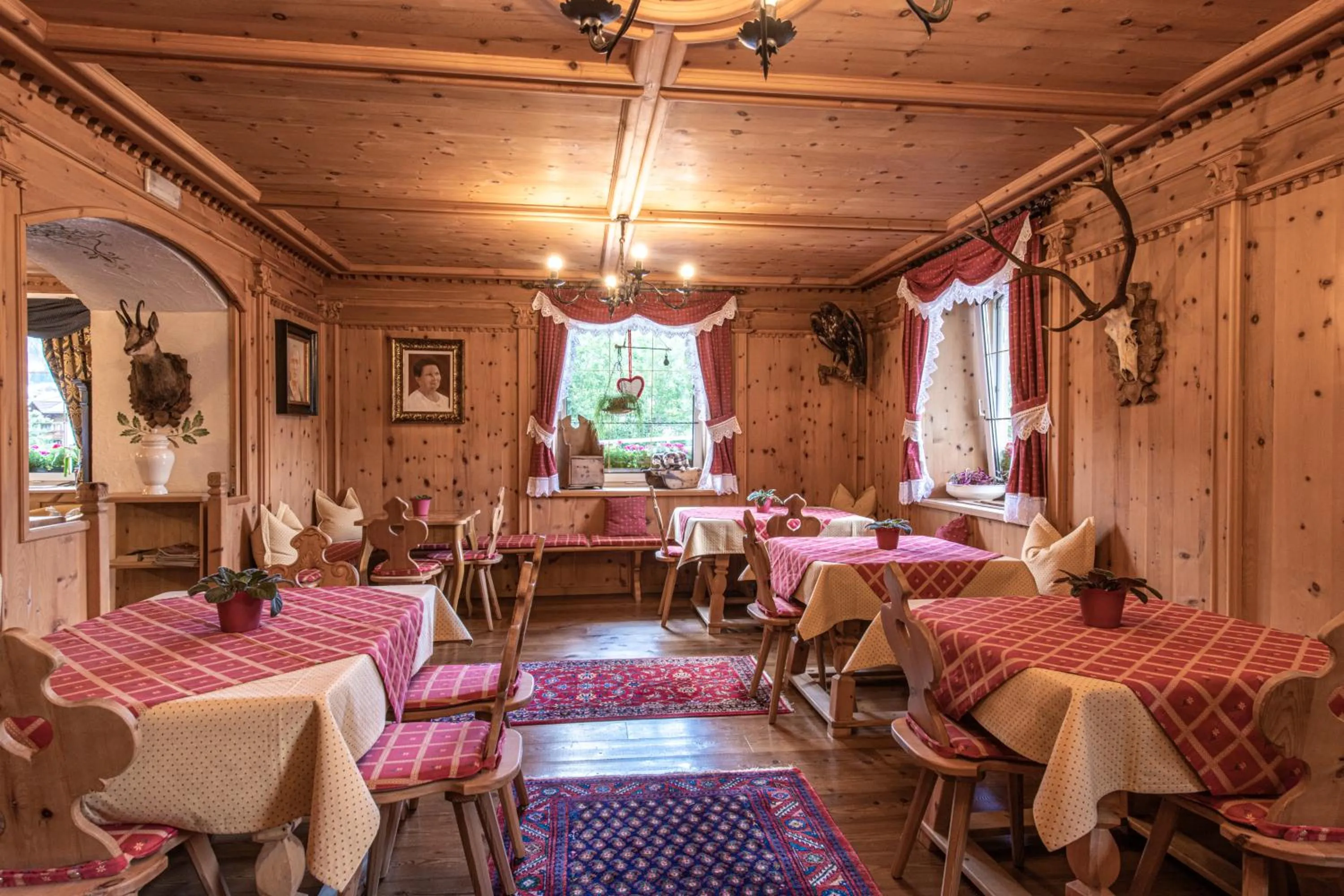 Living room in Belvedere Dolomites Flower Hotel