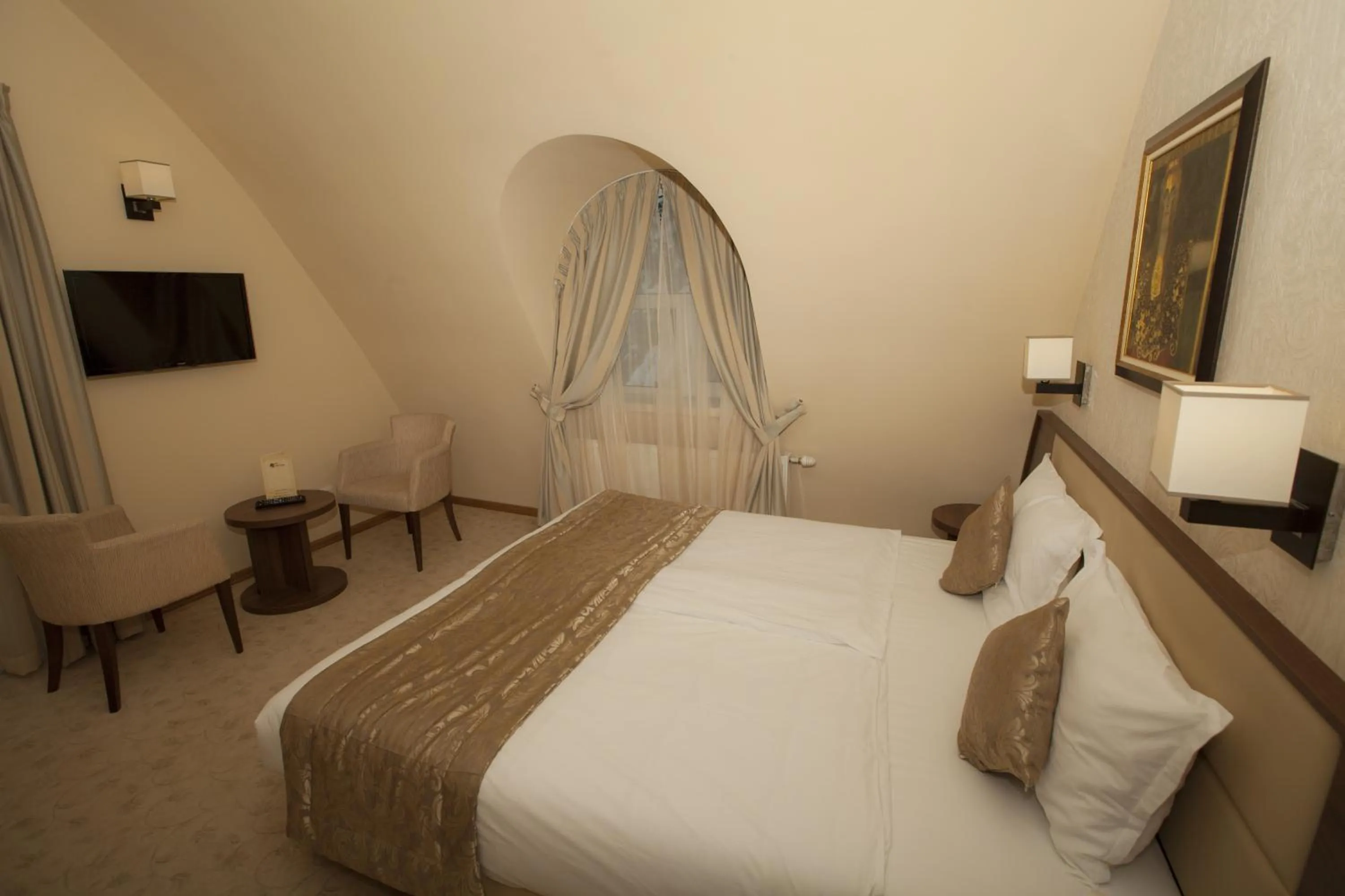 Photo of the whole room, Bed in Family Hotel Saint George