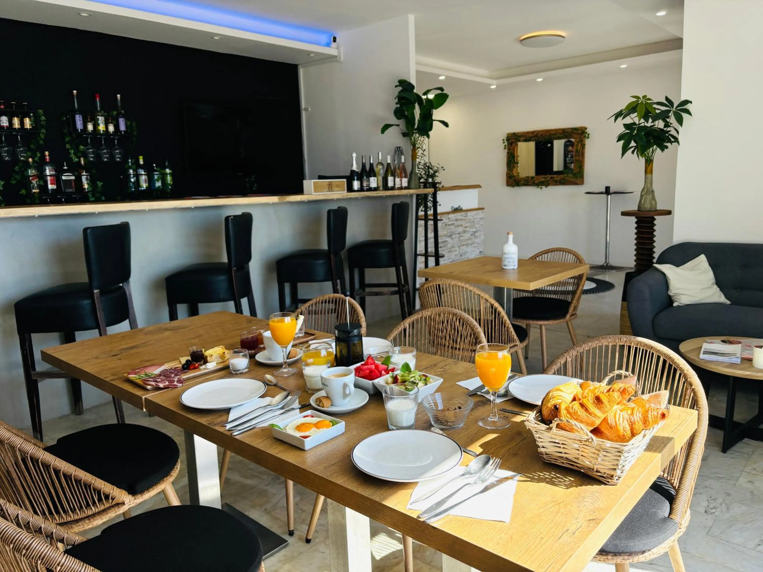 Restaurant/places to eat in Residence Canella