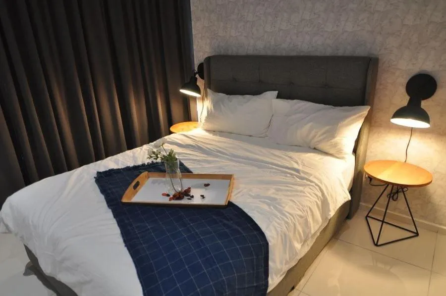 Photo of the whole room, Bed in The Robertson Bukit Bintang by Wowhome