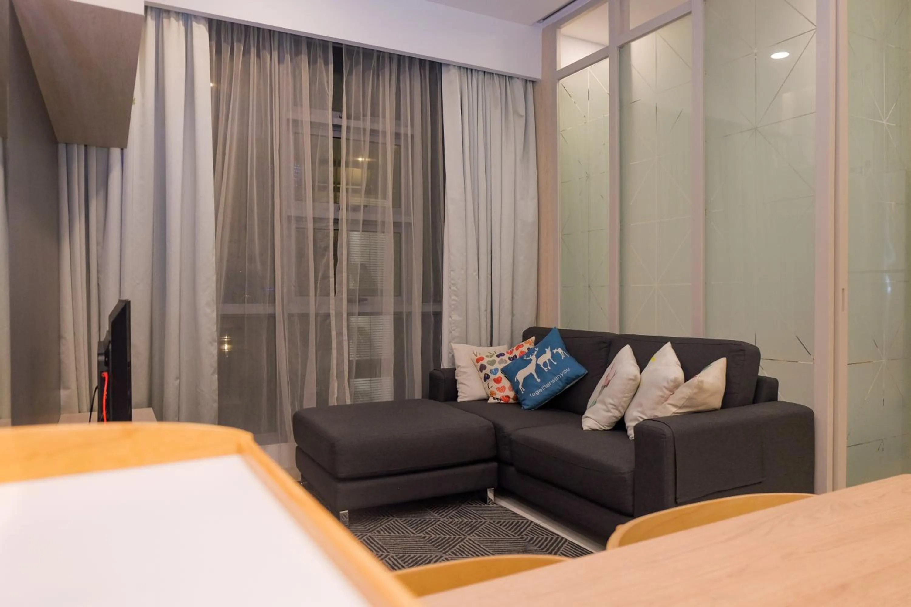 Living room in The Robertson Bukit Bintang by Wowhome