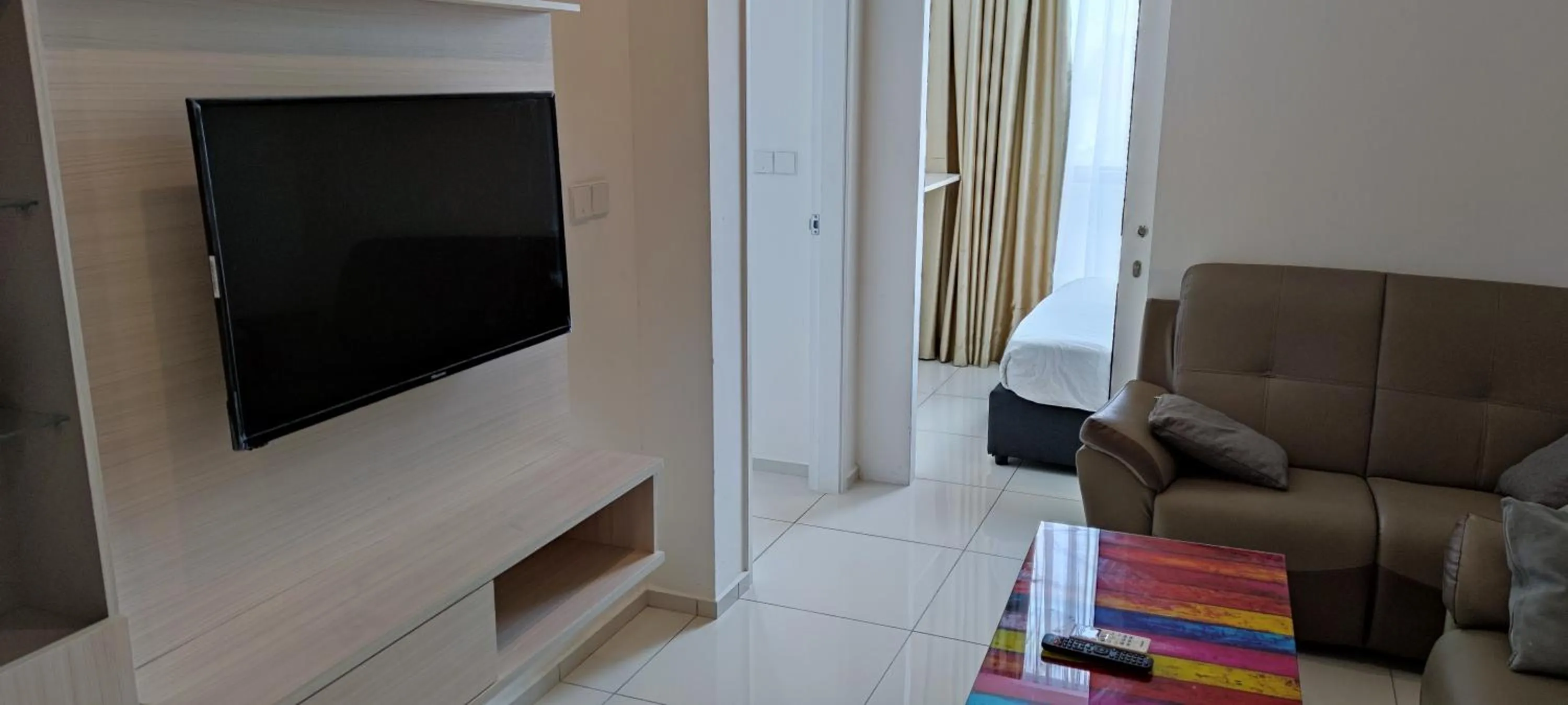 TV and multimedia in The Robertson Bukit Bintang by Wowhome