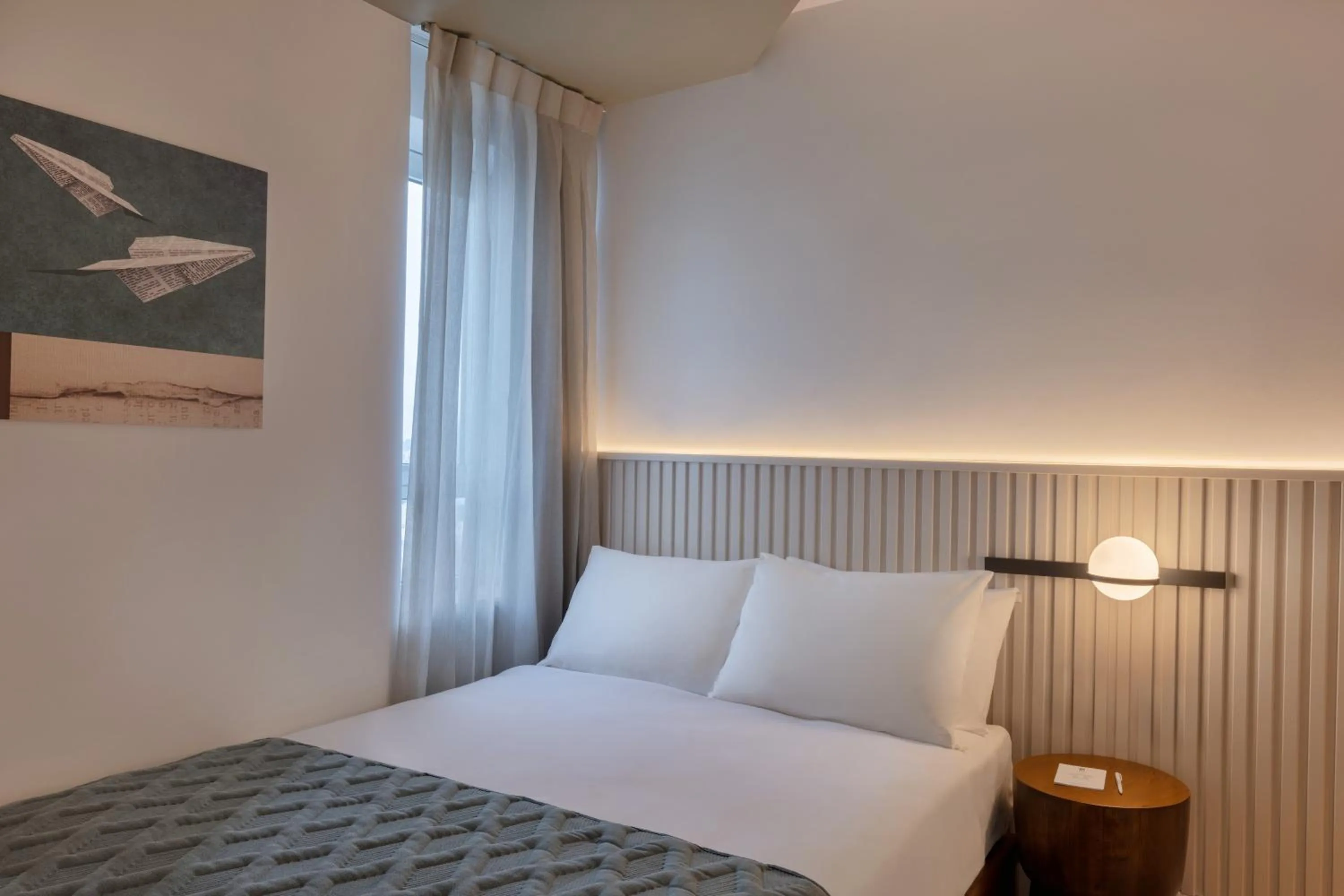 Bed in Metropolitan Hotel